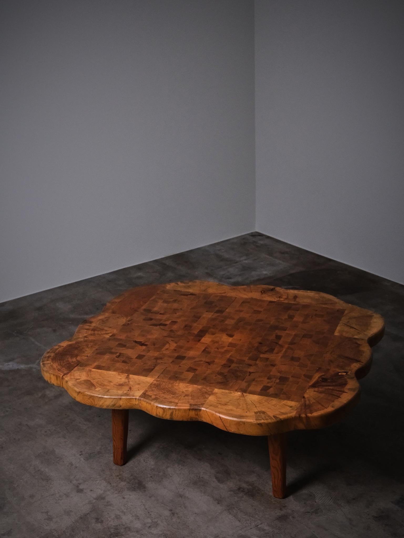 Scandinave moderne Table basse asymétrique de Stig Sandkvist, Suède, années 1960 en vente