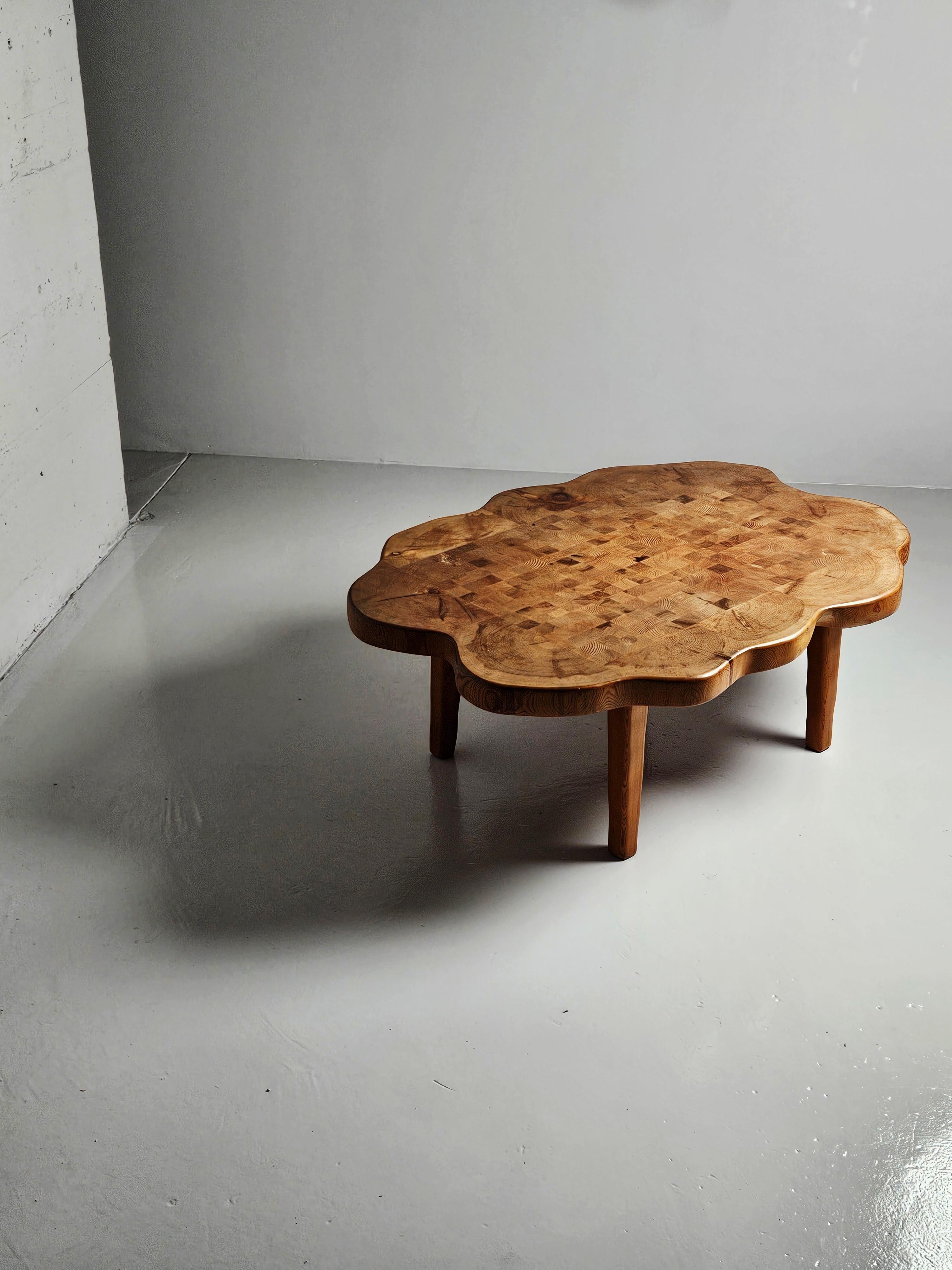 Assymetrical coffee table in pine by unknown designer, Sweden 1960s or 1970s In Good Condition In Eskilstuna, SE