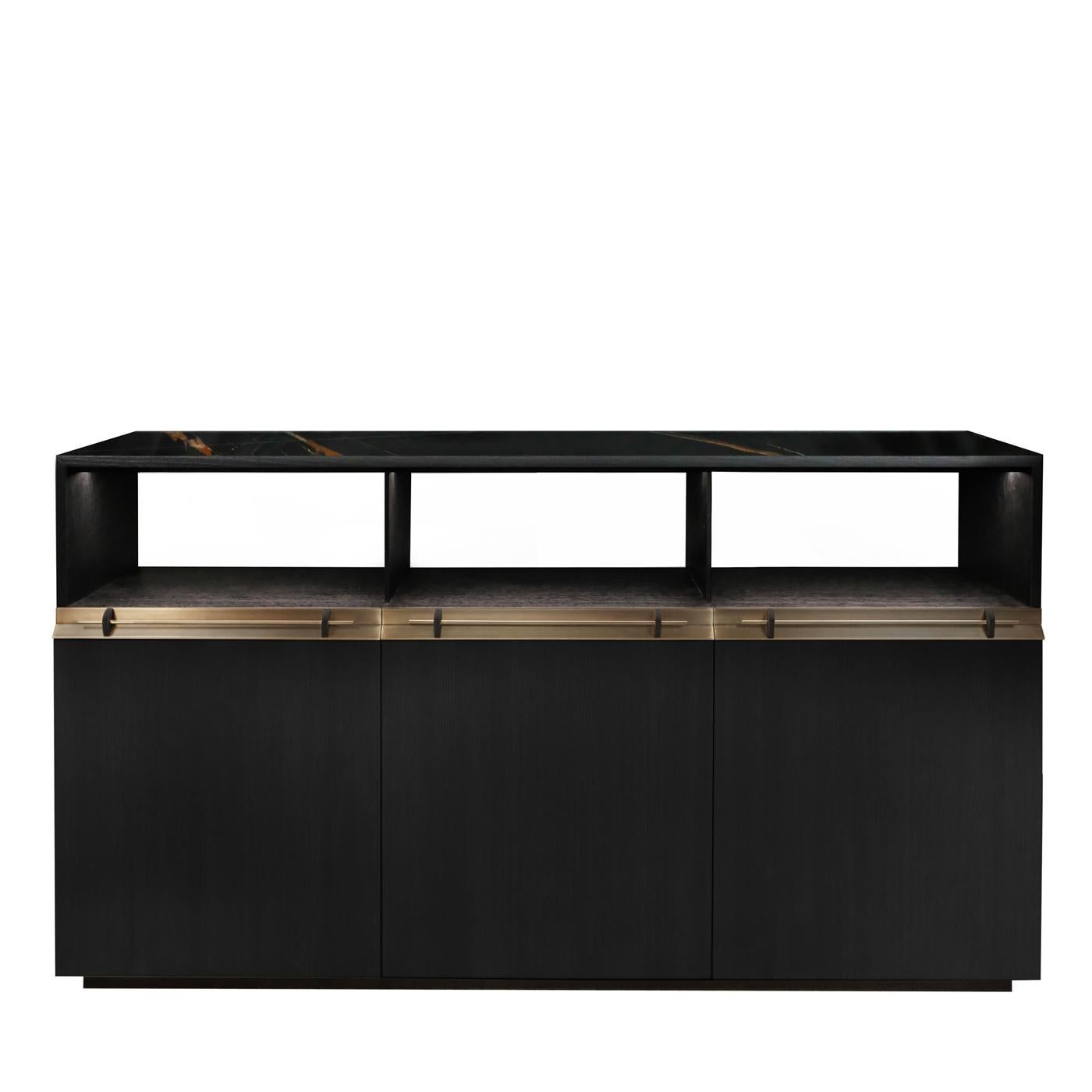 Timeless elegance and refined sophistication mark this stunning sideboard. The frame is made of oak with a matte black stained finish and comprises three doors with galvanized metal handles. A captivating Nero Guinea marble slab graces the top,