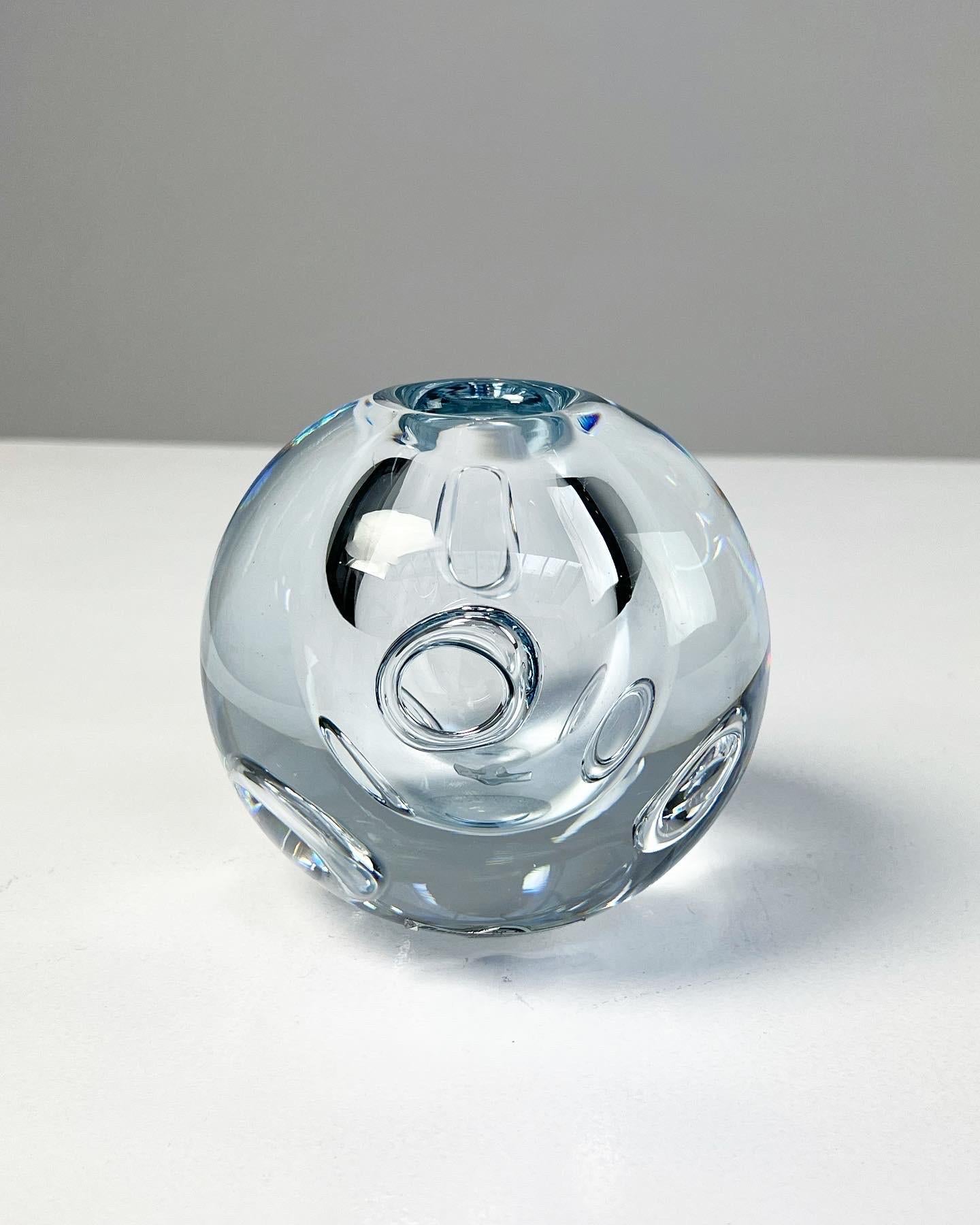 Mid-Century Modern Asta Strmberg Vase boule en cristal bulle Strmbergshyttan Sude, 1960s en vente