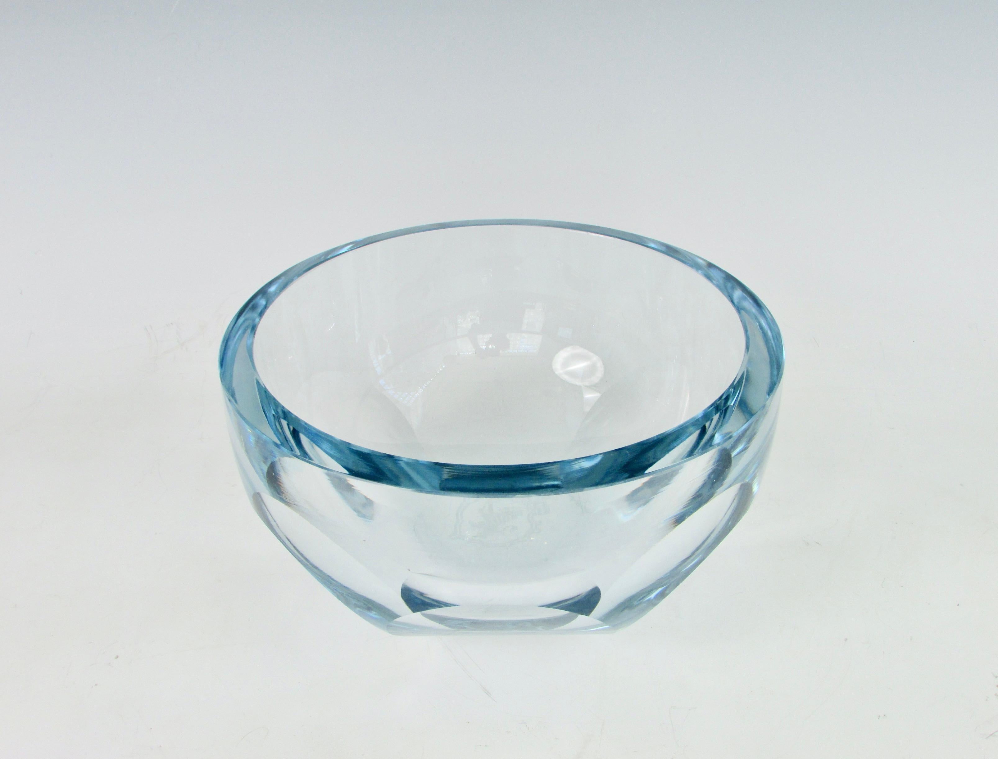 Hand-Crafted Asta Stromberg for Strombergshyttan faceted blue tinted crystal bowl Sweden For Sale