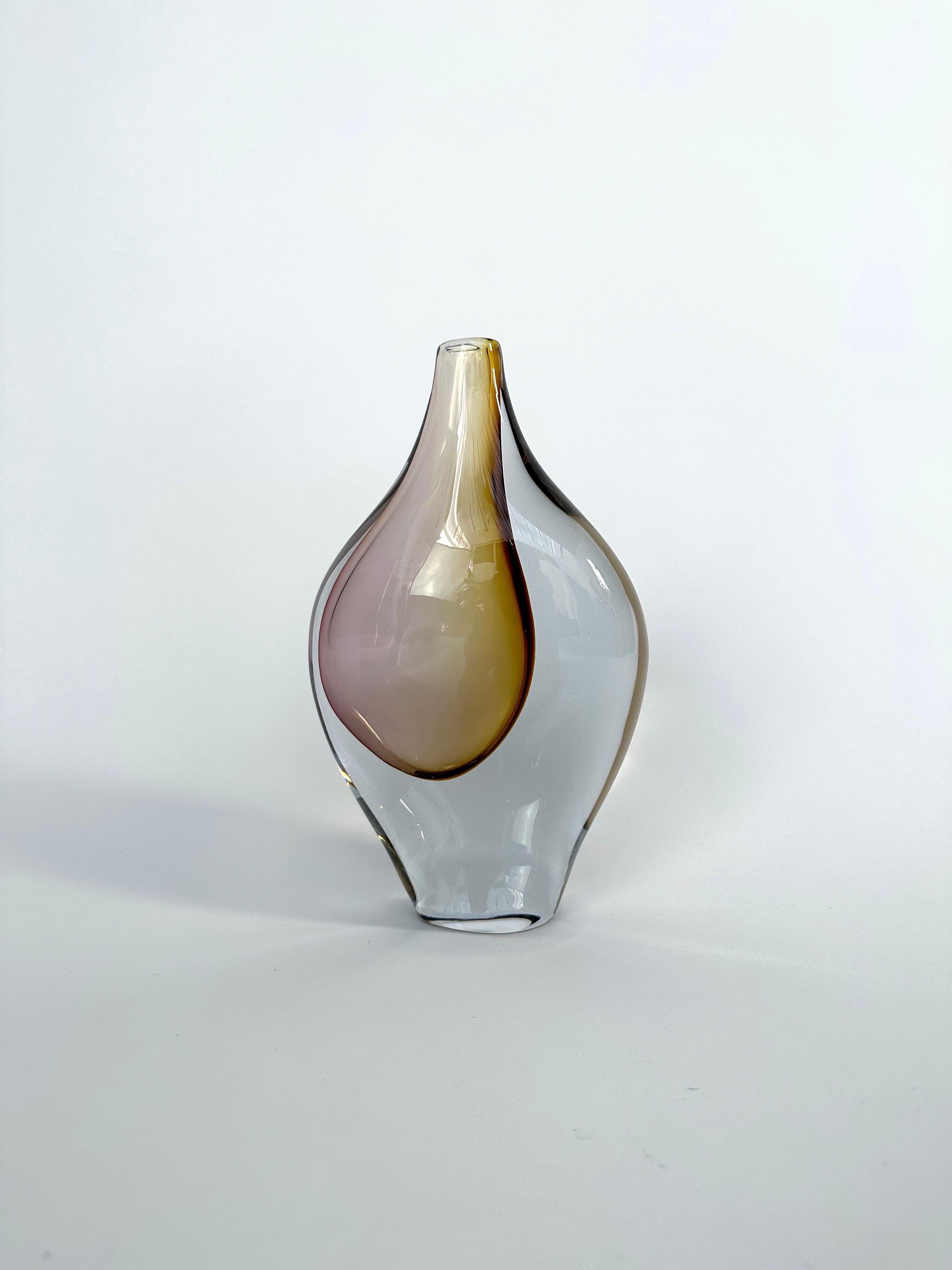 The rare model B 927 was designed by Asta Strömberg and probably influenced by Gunnar Nylund in the late 1950s, mouth-blown crystal in a beautiful apricot-rose or copper color.

Height: 20.5 cm
Width: 12 cm
Depth: 5 cm

