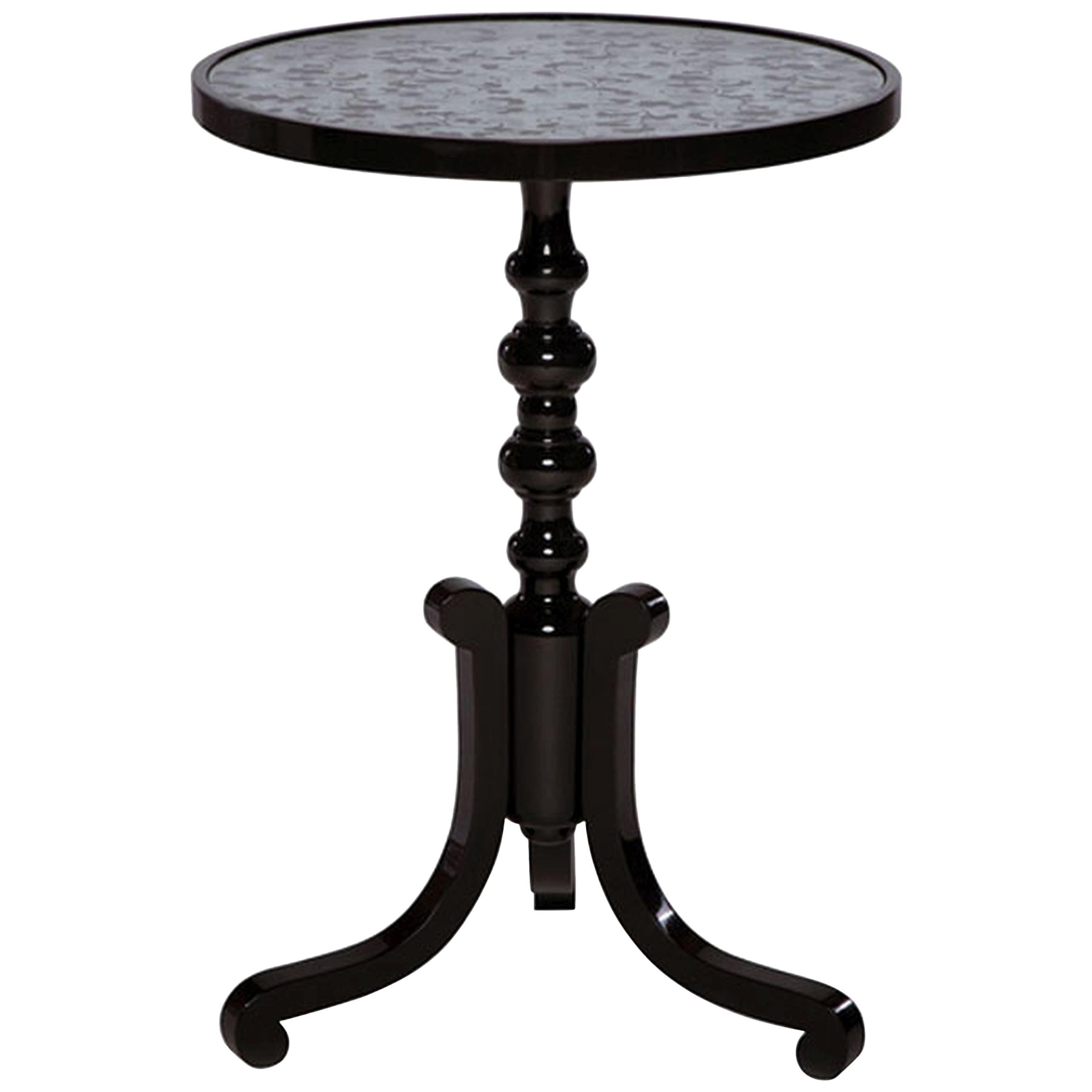 Astaire Accent Table I in Lacquered Ebony by Innova Luxuxy Group For Sale