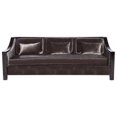 Sofa Astaire aus schokoladenbraunem Samt mit lackiertem Rahmen von Innova Luxuxy Group