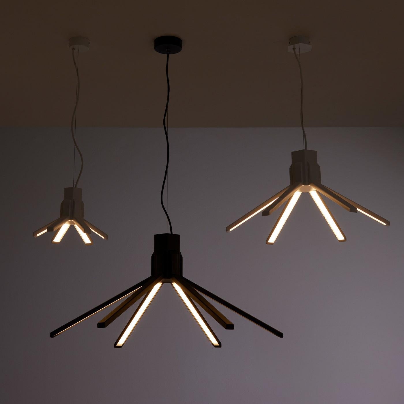 XXIe siècle et contemporain Lampe à suspension noire extra-large Aster de Roberto Favaretto en vente