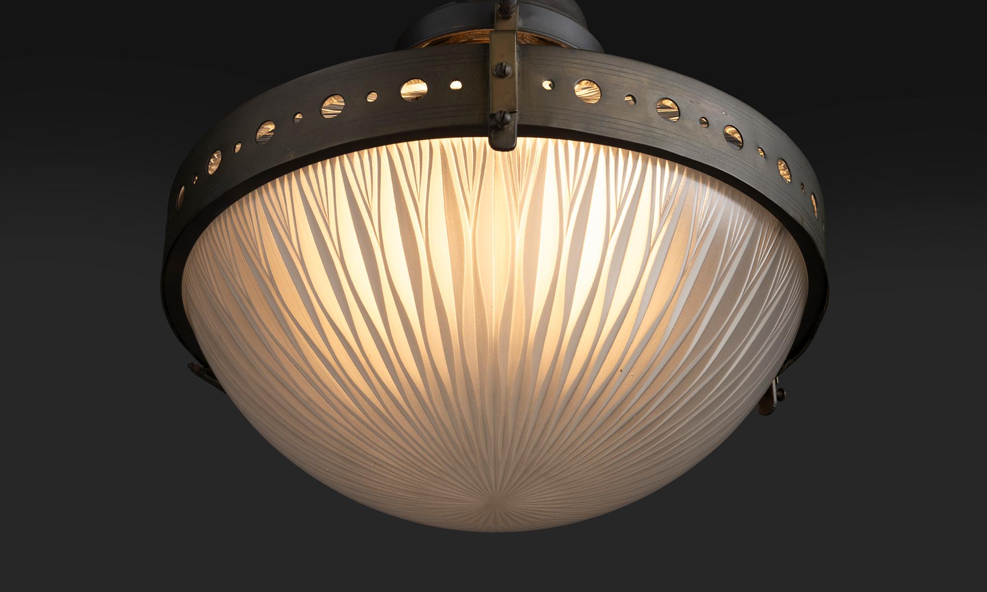 Début du 20ème siècle Pendentif Holophane en forme d'astéroïde, Allemagne vers 1920 en vente