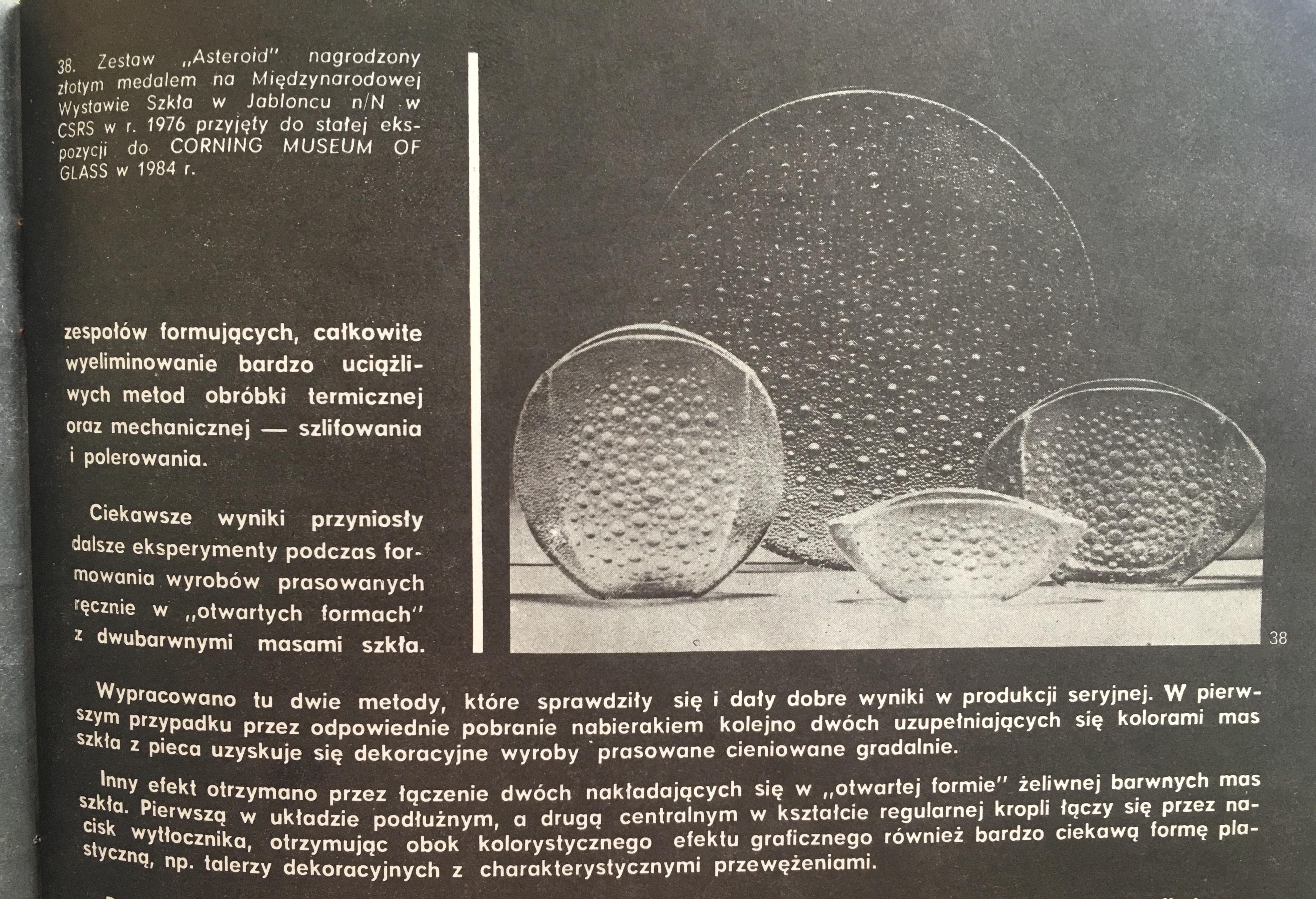 Asteroid Serving and Dessert Plates by Jan Sylwester Drost, Pressed Glass, 1970s In Excellent Condition In Wrocław, Poland