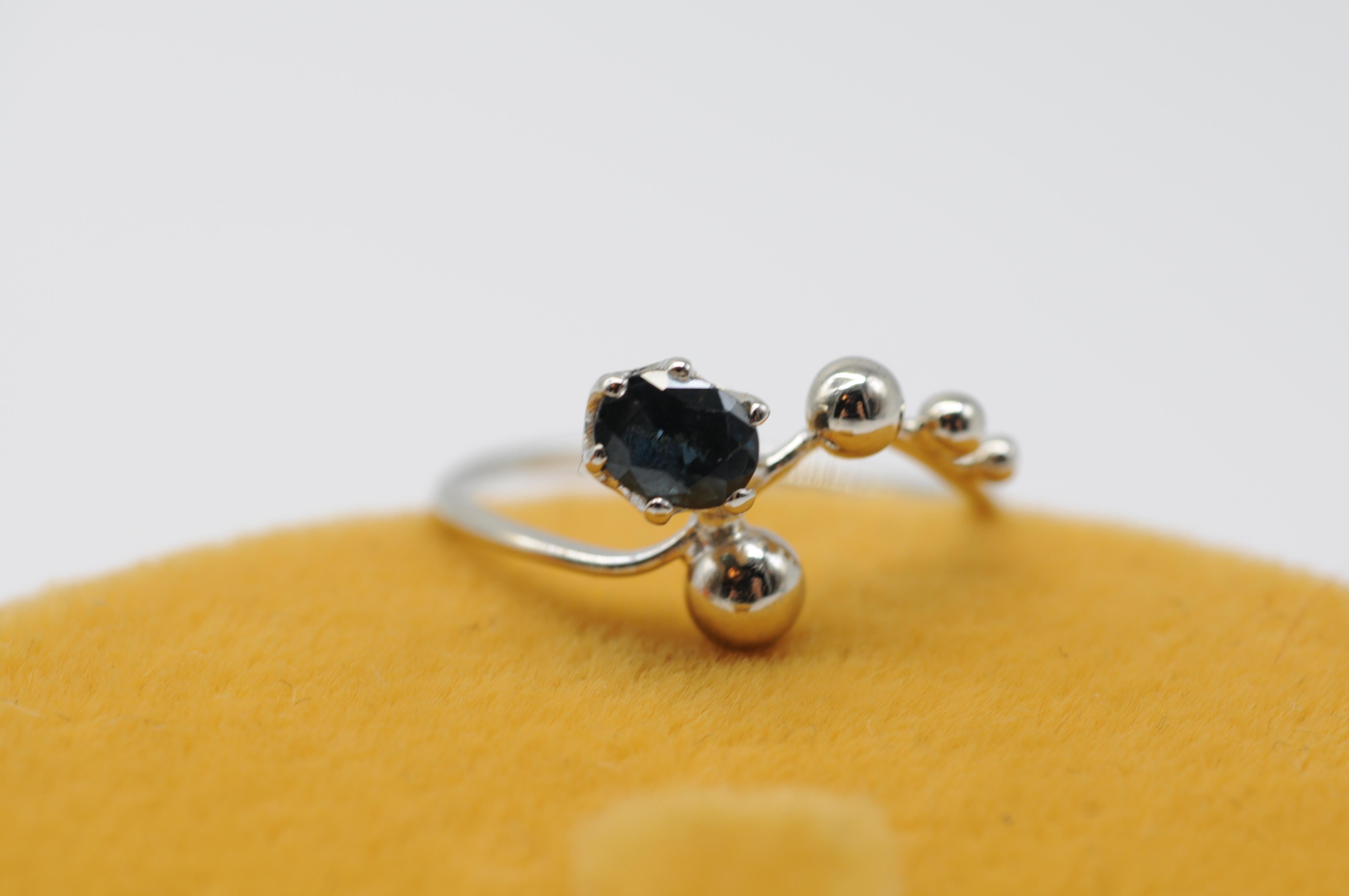 Astetic whitegold ring with sapphire from German goldsmiths Master Wurzbacher For Sale 4