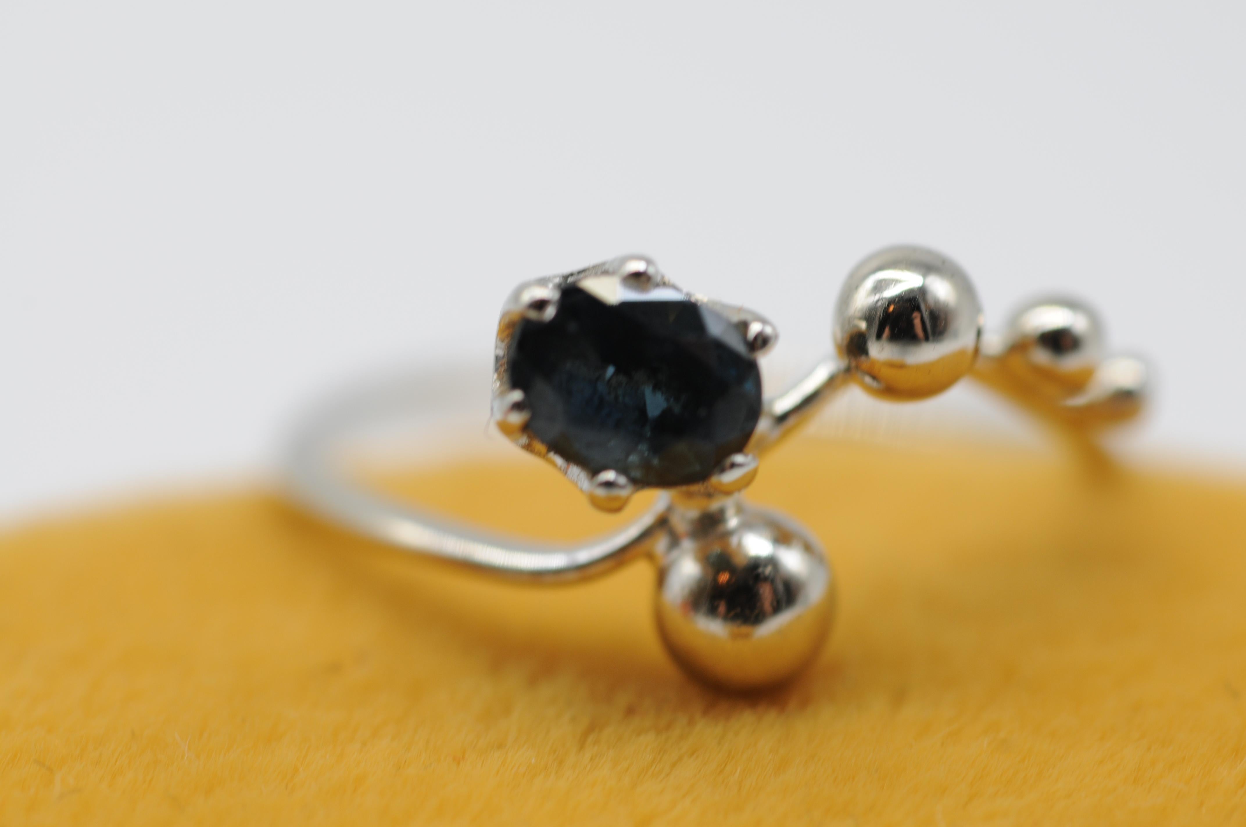 Astetic whitegold ring with sapphire from German goldsmiths Master Wurzbacher For Sale 5