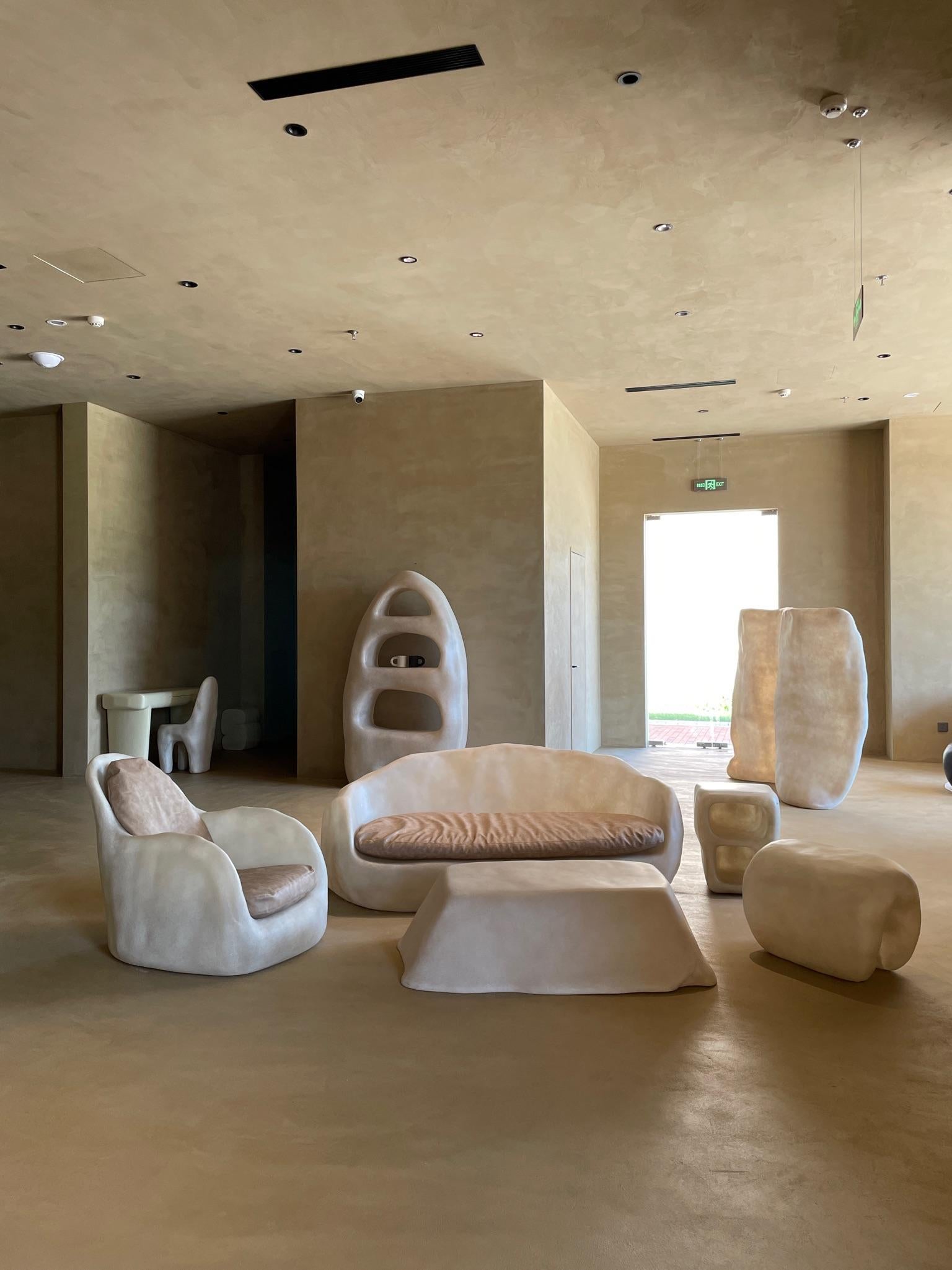 Fauteuil de salon en fibre de verre beige naturel en forme d'œuf avec coussin de Kar en vente 11