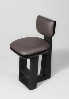 Chaise de bar Asthila en bois de frêne massif laqué, par Pendhapa