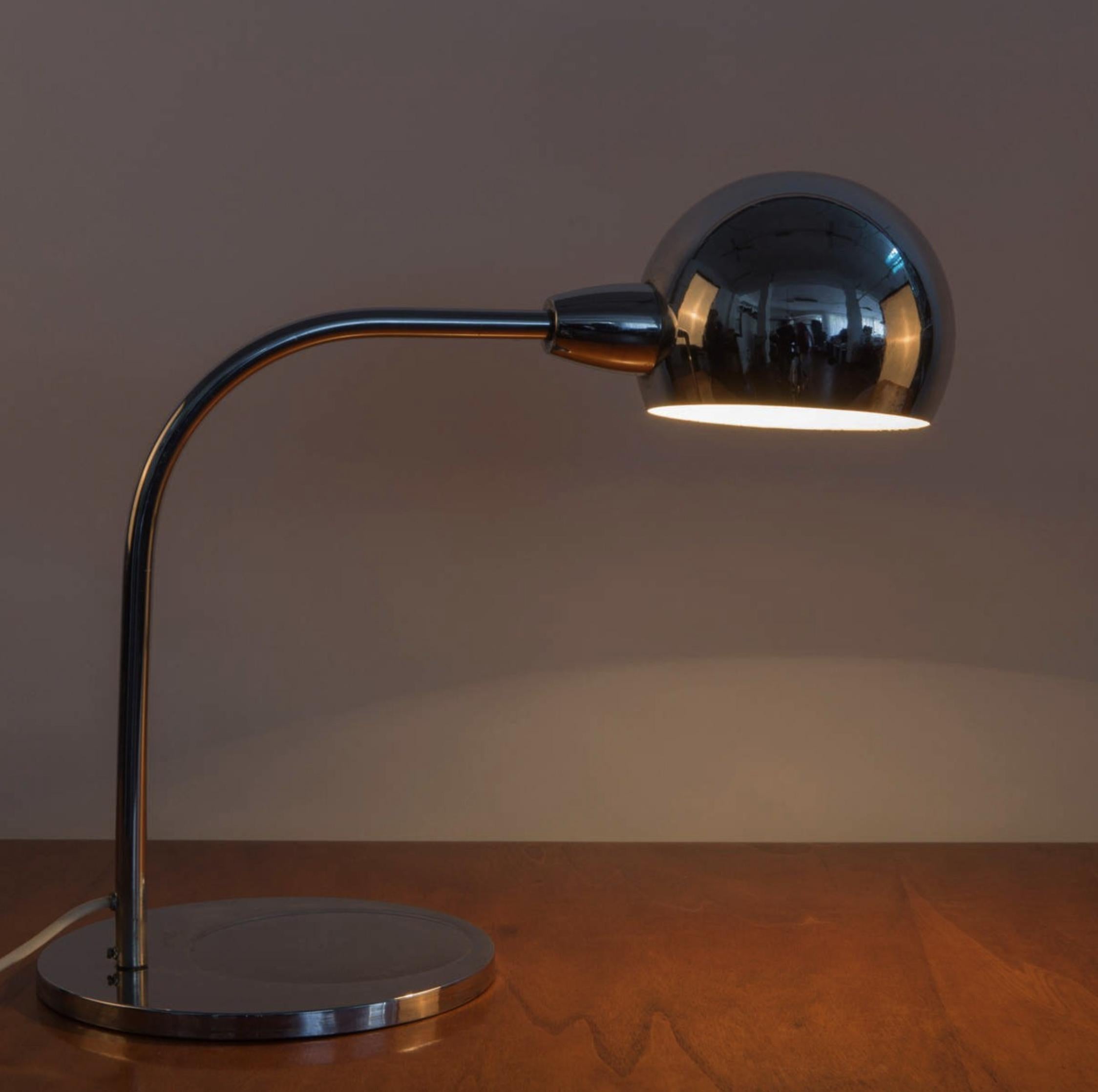 Sergio Asti  Lampada da tavolo italiana in ottone cromato per candele Fontana Arte 1960 In condizioni buone in vendita a Roma, IT