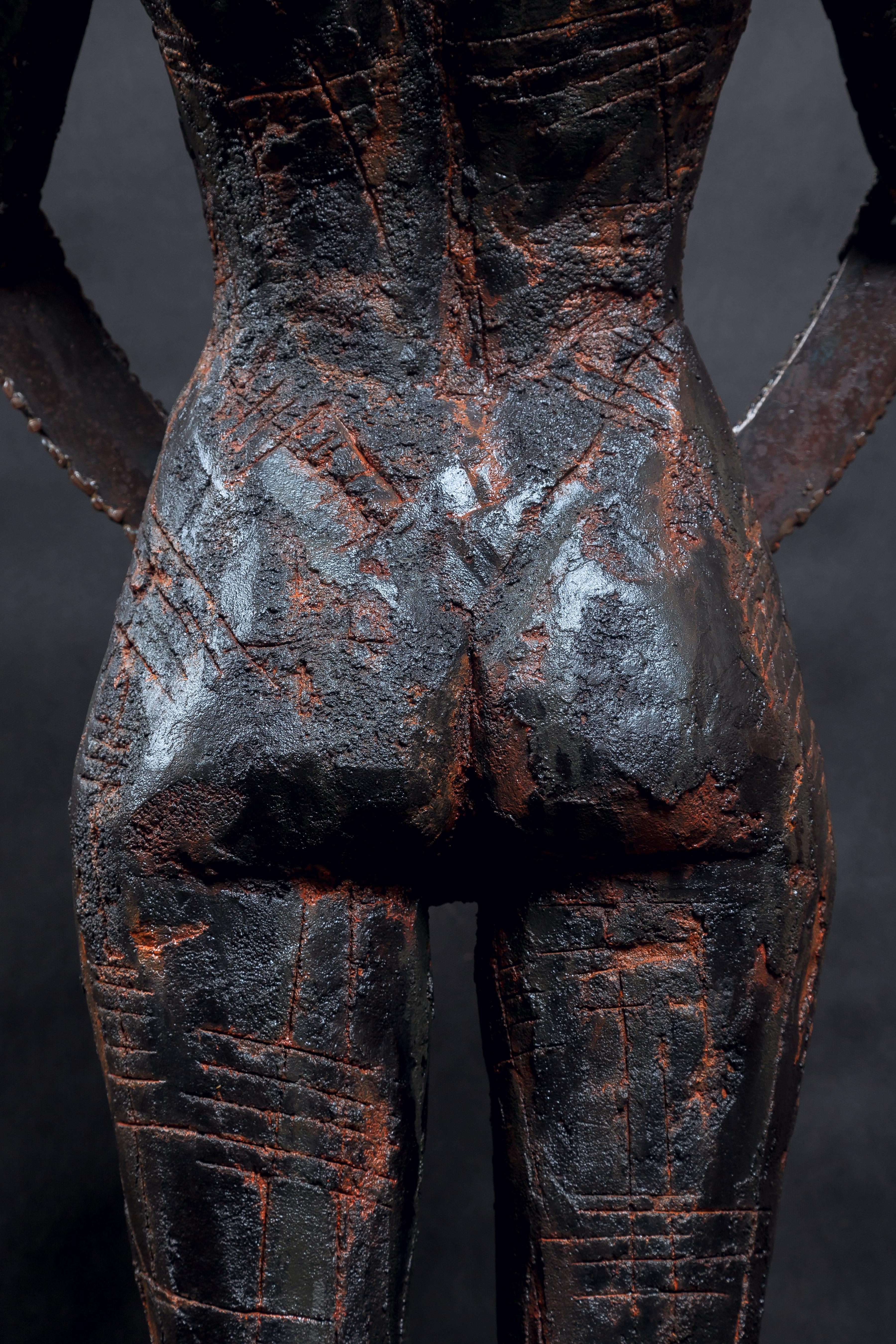 OBSERVATEURS - Noir Figurative Sculpture par Astian Rey