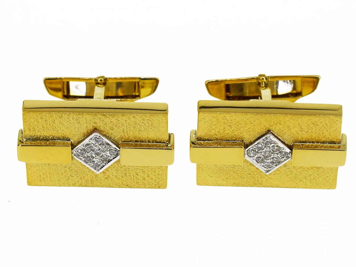 Brand:Aston Martin
Name:Diamond cufflinks
Material :18P Diamonds (D0.18ct), 750 K18 YG Yellow Gold, PT900 Platinum
Comes with:Our shop original box
Top Size(inch):W21.73mm×H14.18mm / 0.85