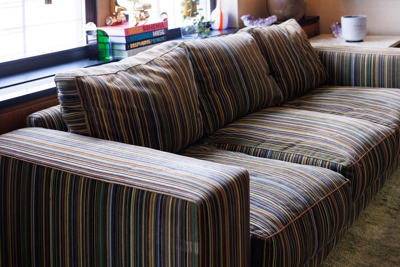 The Aston’s low profile with super deep seat depth and extra thick seat cushions create the ultimate lounging environment. The wide arms are also perfect for a perching if you don’t want to succumb to the comfort of the cushions. Made in Italy with