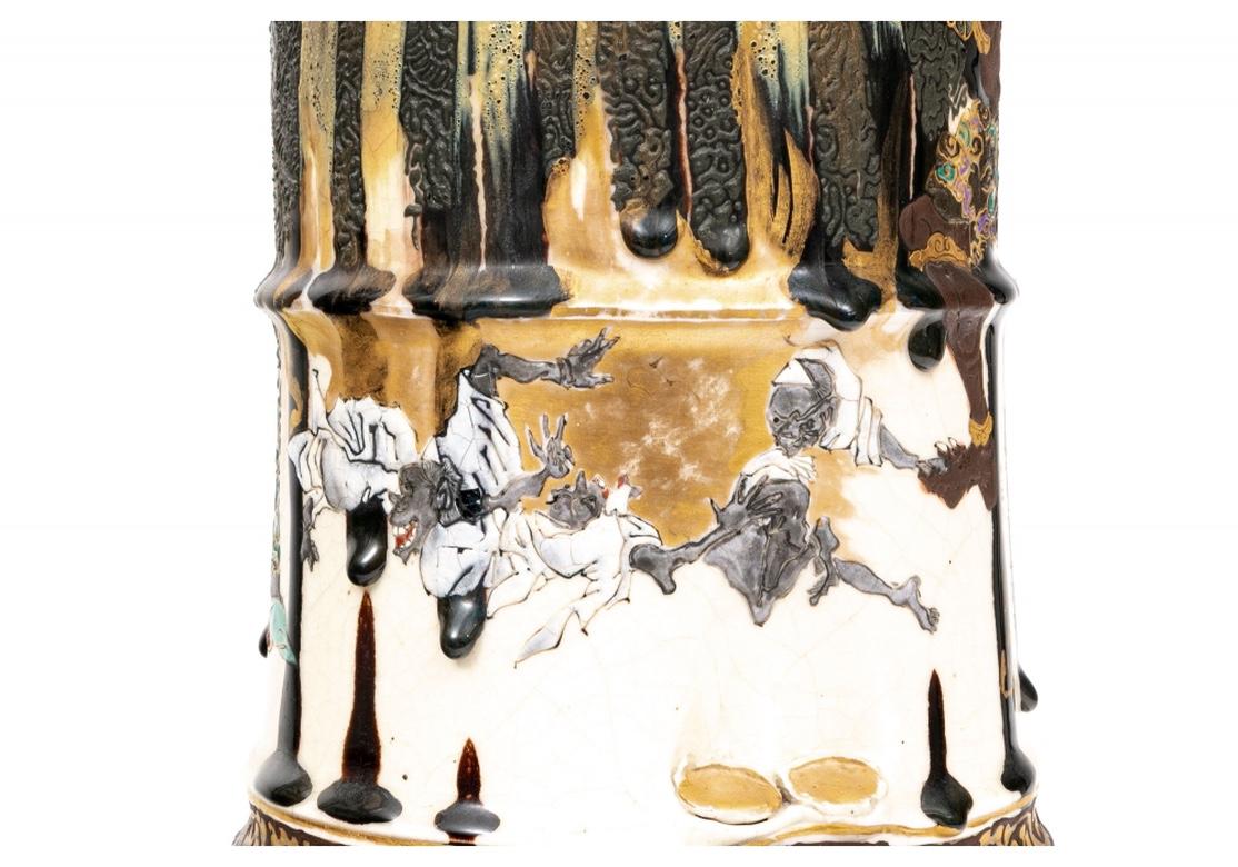 Erstaunliches Paar japanischer glasierter Krüge mit mythologischen Szenen als Tischlampen im Angebot 2