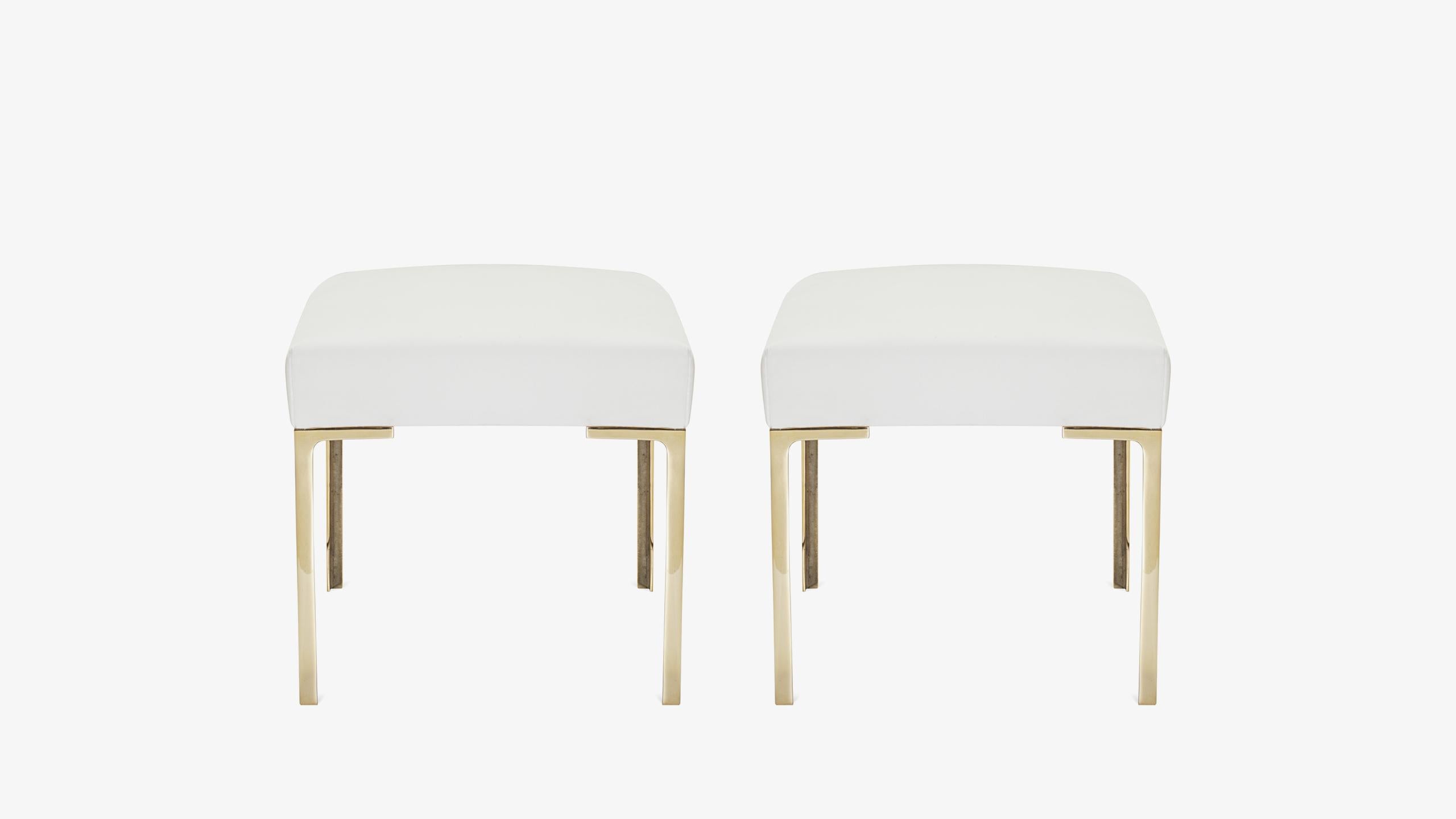 Conçu par Montage, le pouf Astor Petite est un merveilleux complément à un espace intérieur raffiné. Astor a été conçu avec les proportions délicates du milieu du siècle, célébrant une ère de design qui reste toujours aussi populaire aujourd'hui.