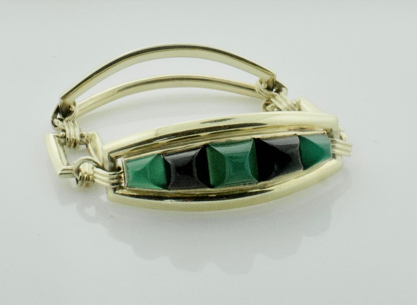Women's or Men's Astounding Chrysophrase and Onyx circa 1940s Bracelet in Yellow Gold For Sale