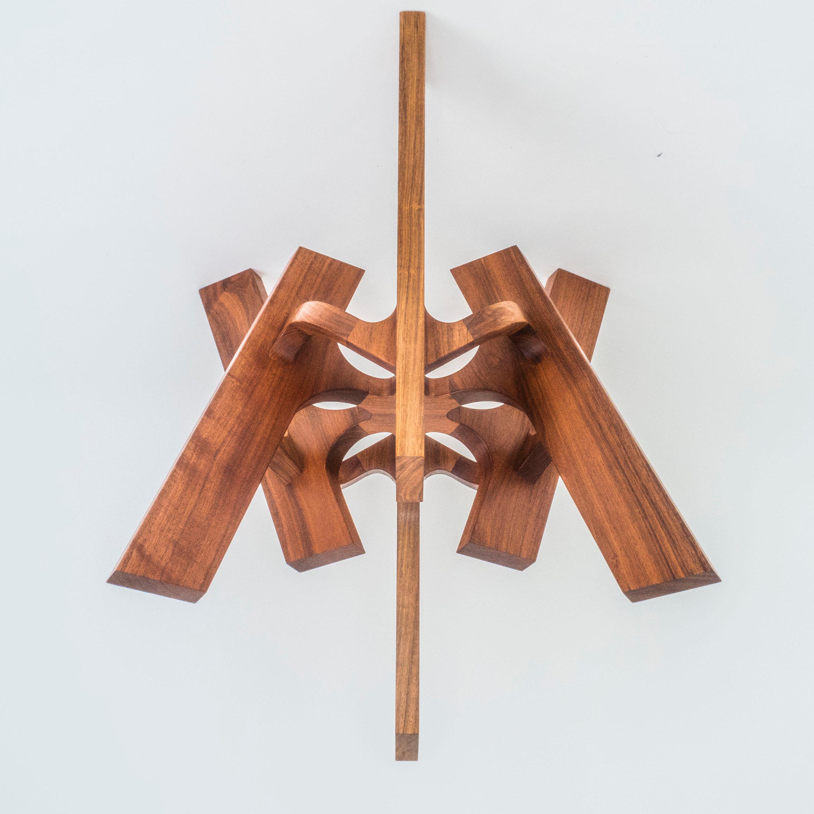 Astra, table centrale sculpturale géométrique en bois massif de Pedro Cerisola en vente 4