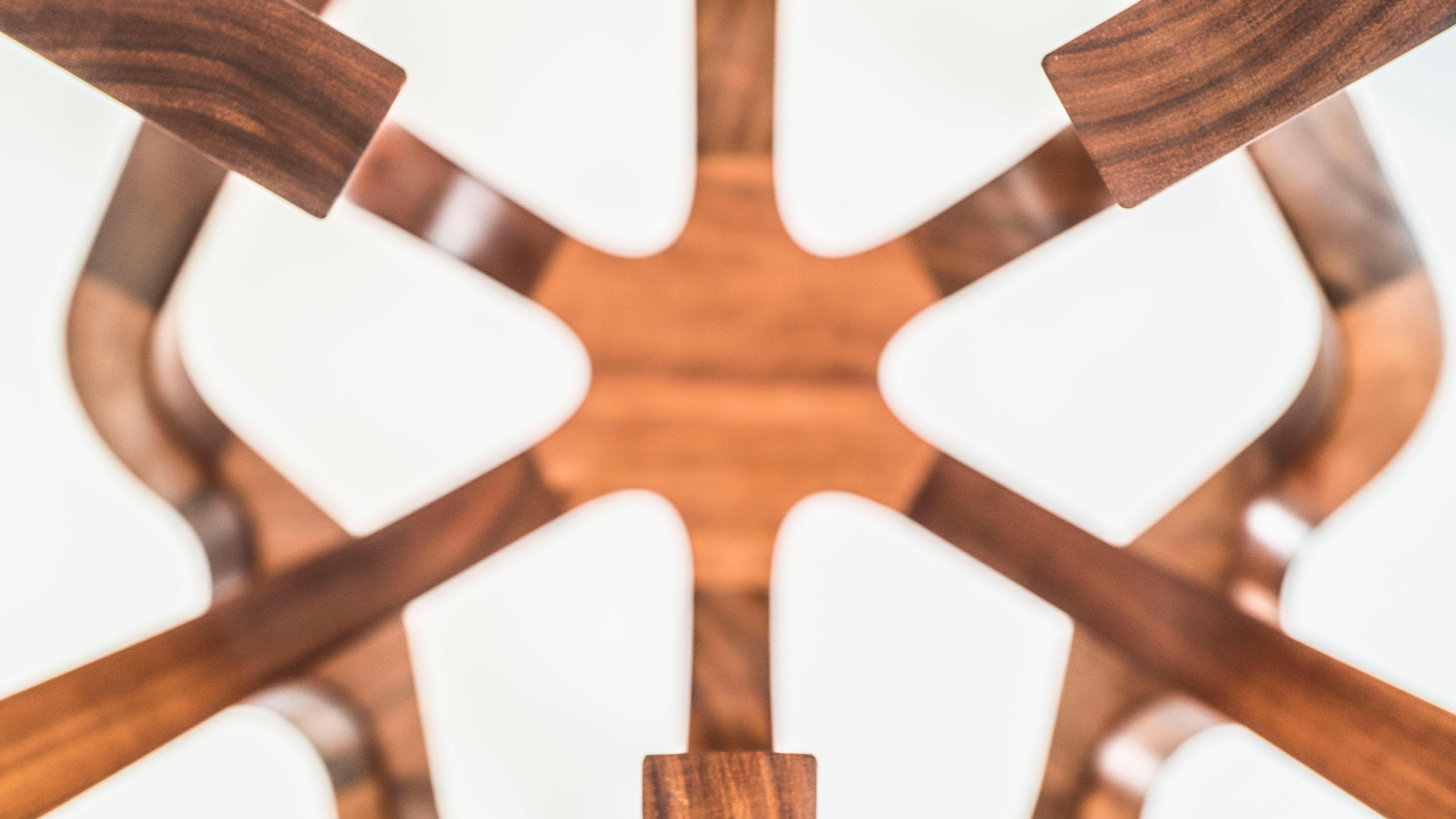 Astra, table centrale sculpturale géométrique en bois massif de Pedro Cerisola en vente 10