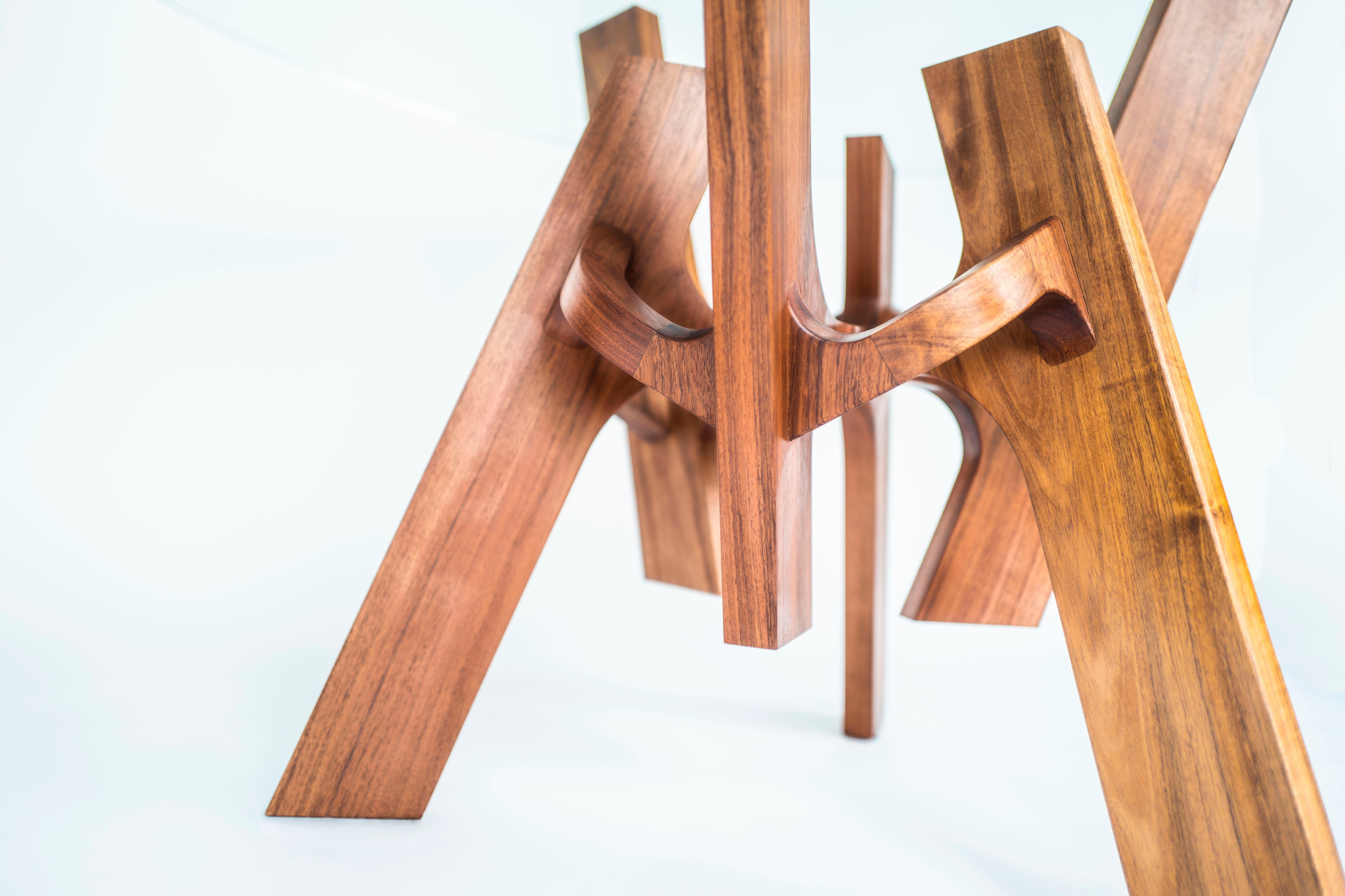 Mexicain Astra, table centrale sculpturale géométrique en bois massif de Pedro Cerisola en vente