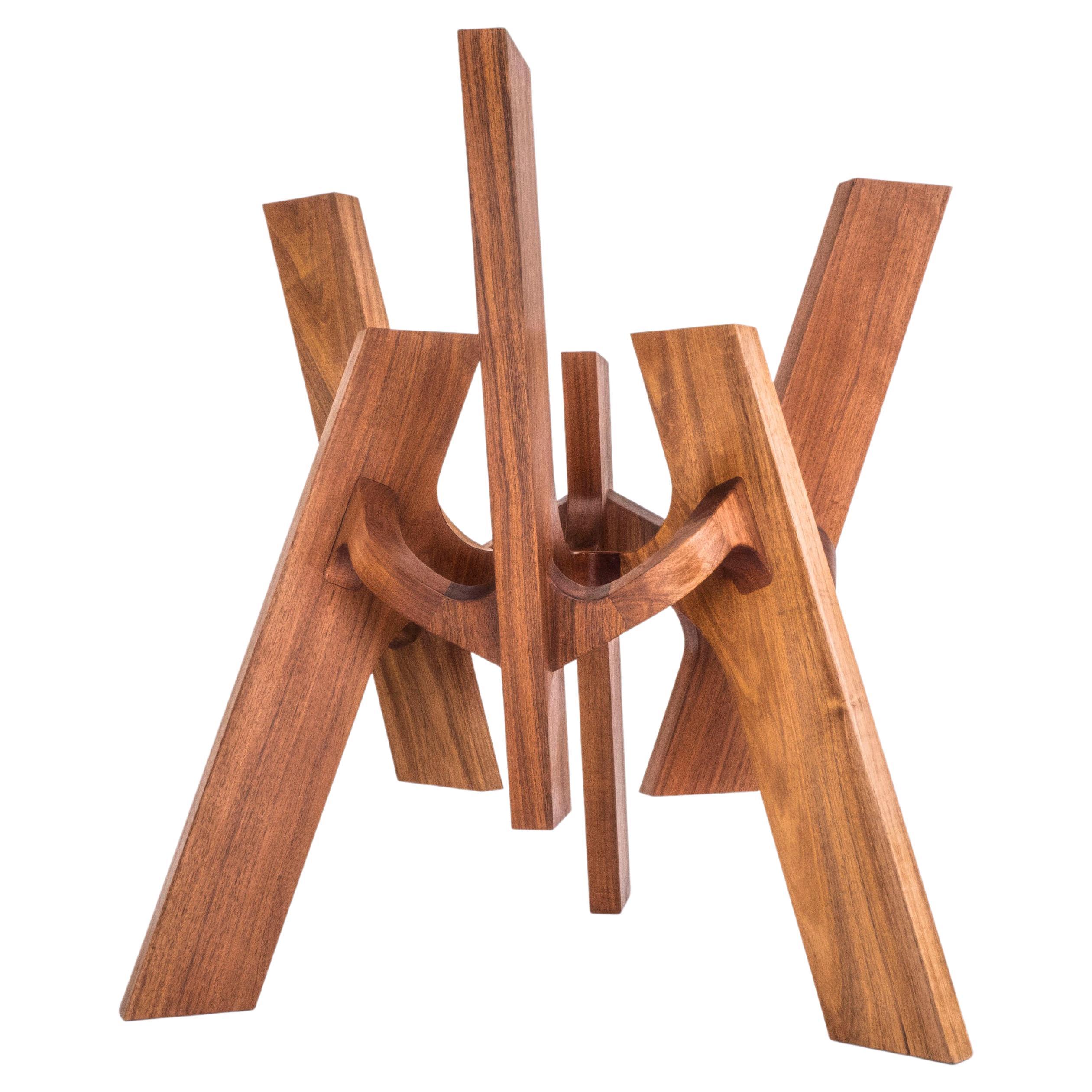 Astra, table centrale sculpturale géométrique en bois massif de Pedro Cerisola en vente