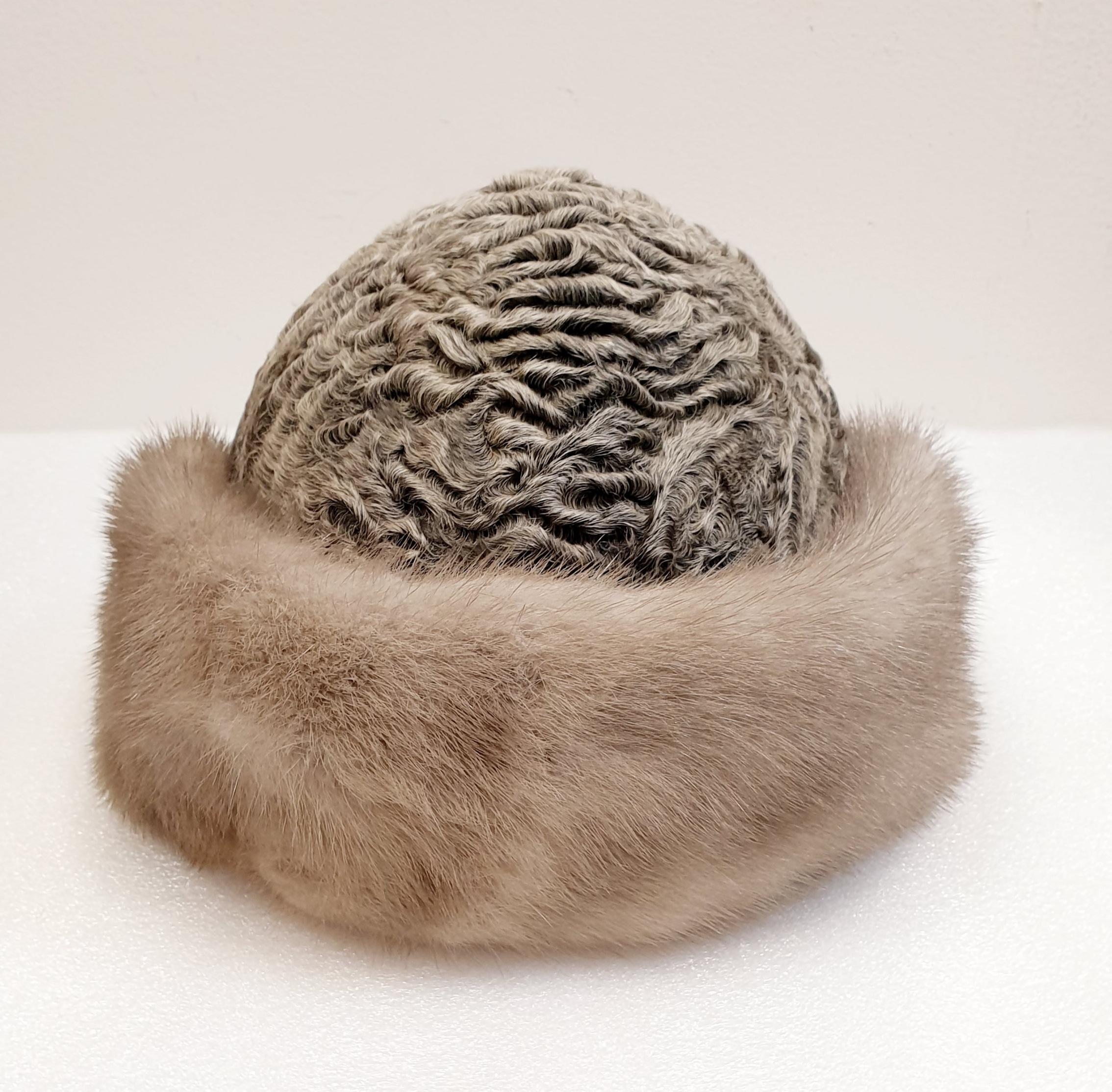 Astrakhan Mink Ambassador Cossack Hat 1960´s
100% Real Astrakhan Fur from Karakul Breed of Sheep.
Mink Cossack Style Hat
Real Mink Hair - Ranch Raised, Incredibly Luxurious
Mink hair is short, silky and lustrous hair
Sweatband with felt pad that