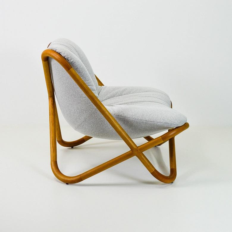 Astral Brasilianischer zeitgenössischer Sessel aus Holz und Stoff von Lattoog (Moderne) im Angebot