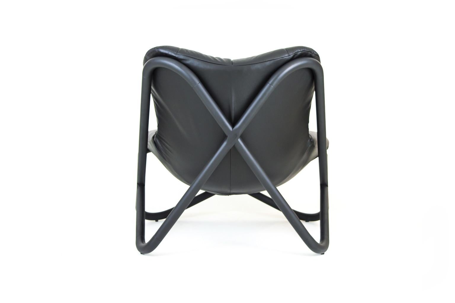 Astral Brasilianischer zeitgenössischer Sessel und Hocker aus Holz und Leder von Lattoog (Moderne) im Angebot