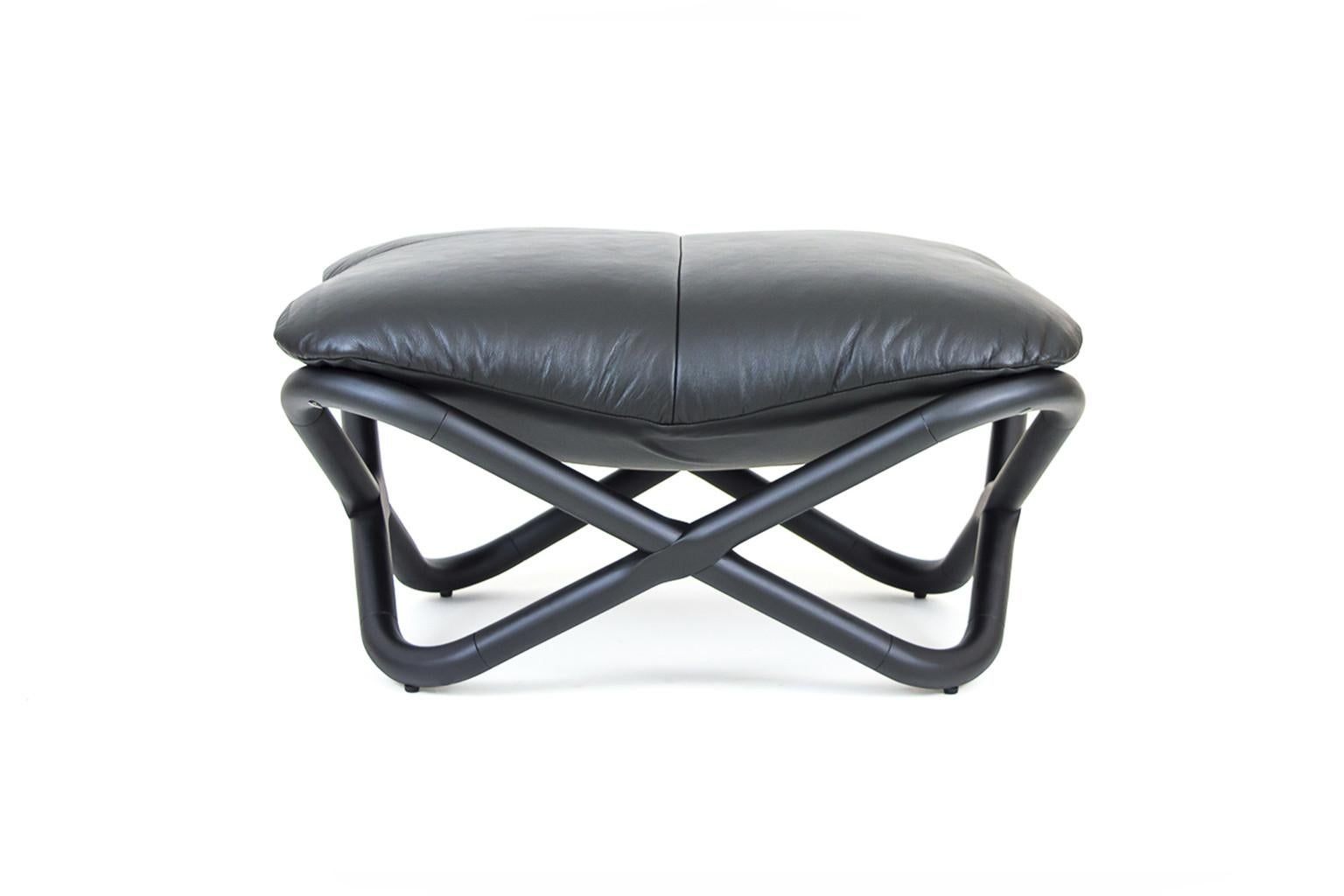 Astral Brazilian Contemporary Wood and Leather Easychair and Pouf by Lattoog In New Condition For Sale In Sao Paolo, BR