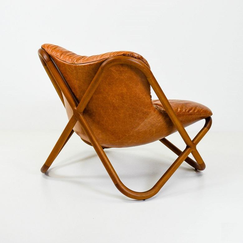 Astral Brazilian Contemporary Wood and Leather Easychair by Lattoog In New Condition For Sale In Sao Paolo, BR