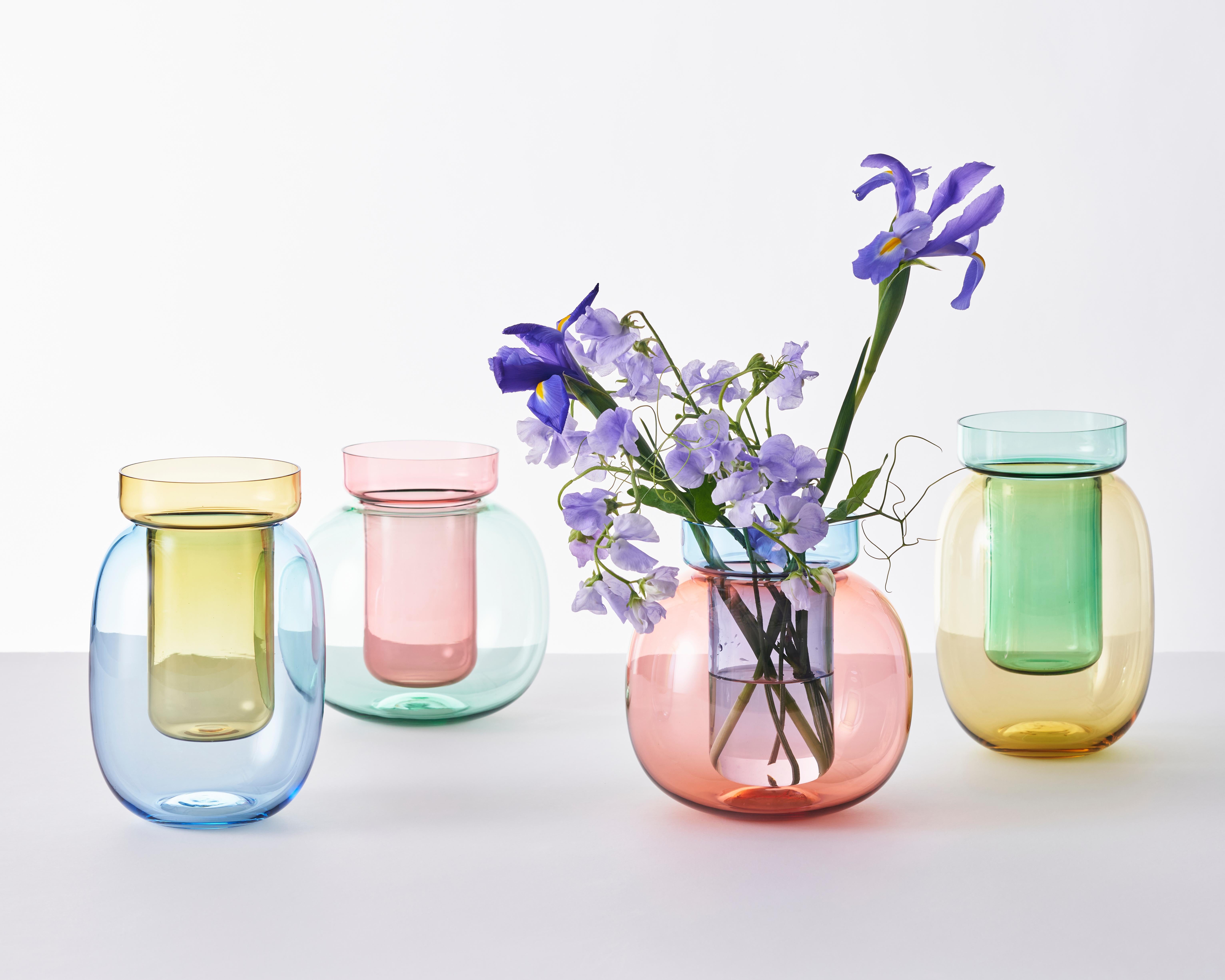 Vaso Astral - Vaso in vetro fatto a mano in due pezzi disponibile in diversi colori In condizioni Nuovo in vendita a Philadelphia, PA