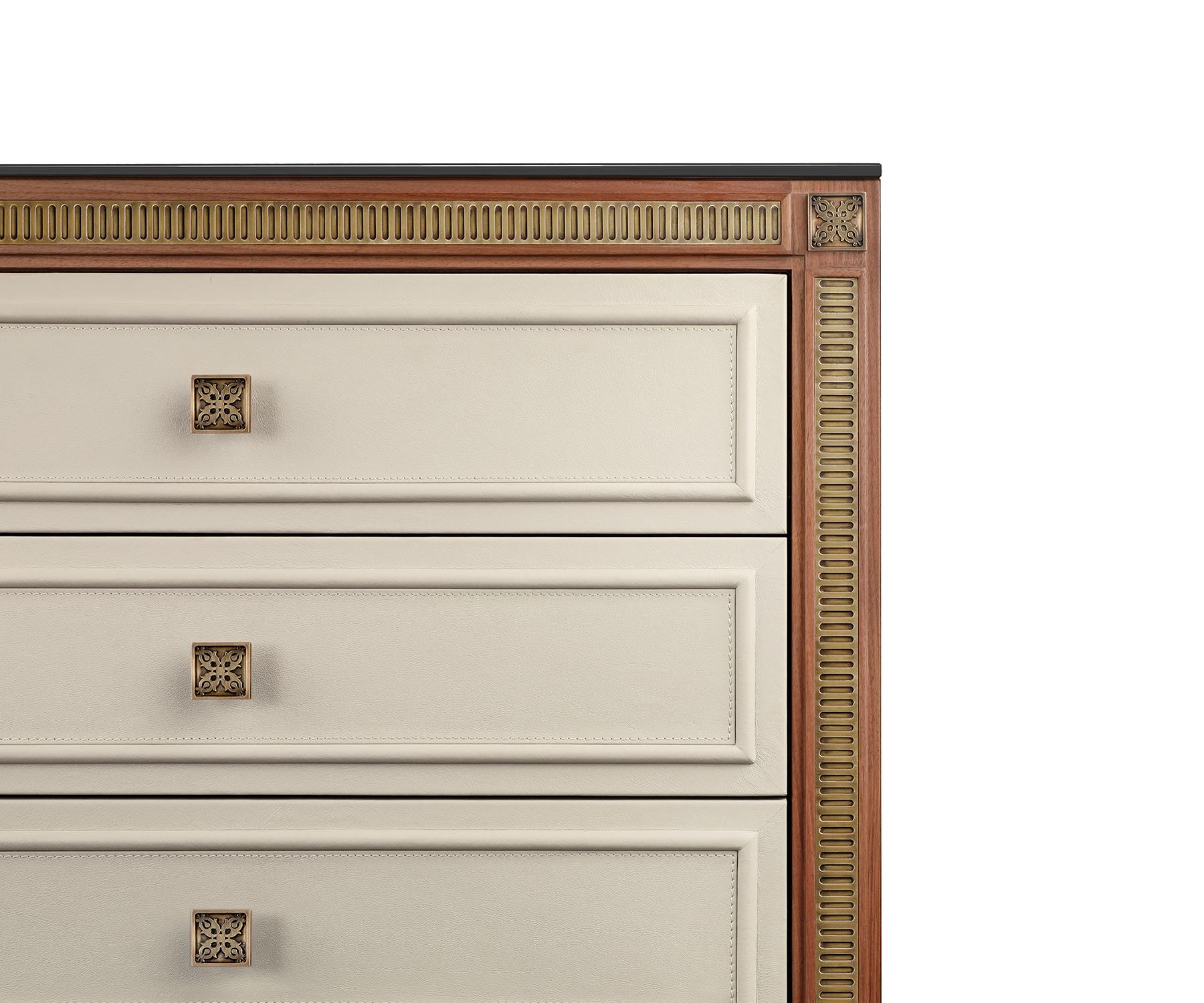 Astrelli Konsolenschrank (Indisch) im Angebot