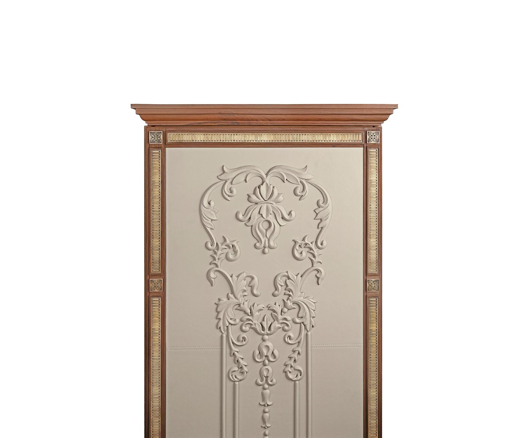 Die Astrelli Collection'S ist eine Mischung aus historischer Tiefe und moderner Raffinesse. Mit fein detaillierten Akzenten aus antikisiertem Messing und fachmännisch von Hand aufgetragenen Trapunto-Techniken ist jedes Stück eine Hommage an die Ära