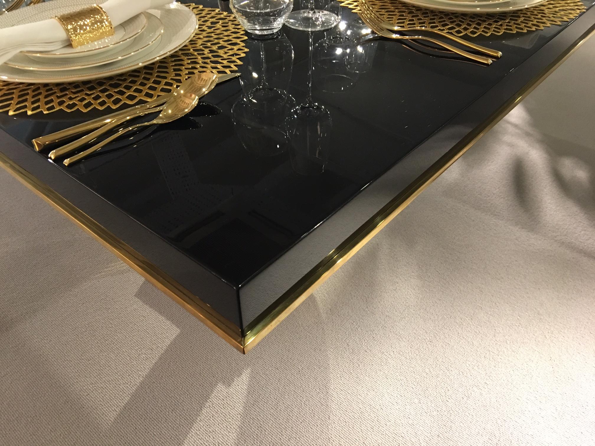 black high gloss dining table