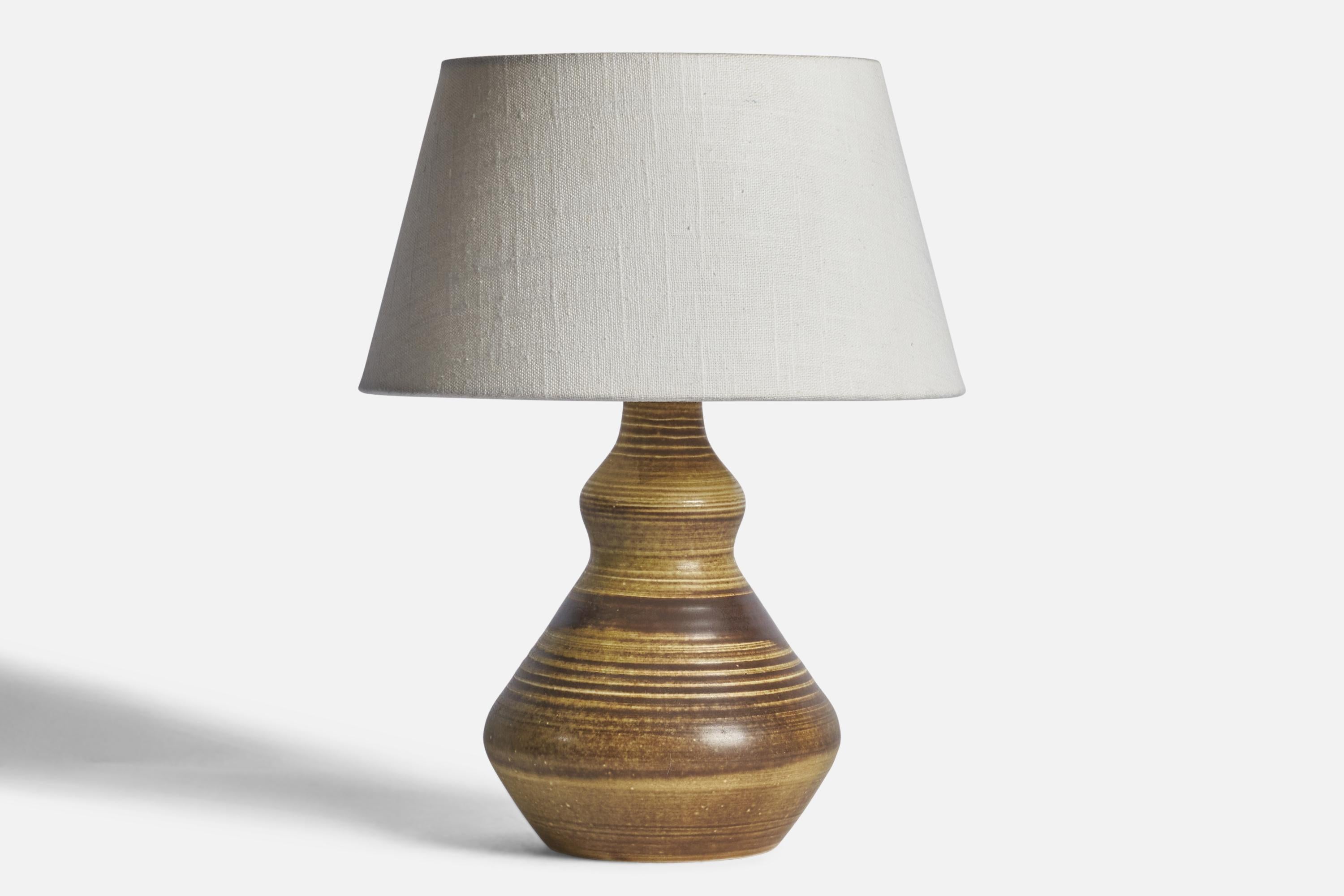 A yellow-beige and brown-glazed and incised stoneware table lamp designed and produced by Astrid Nordgren, Norway, 1979.

Dimensions of Lamp (inches): 10
