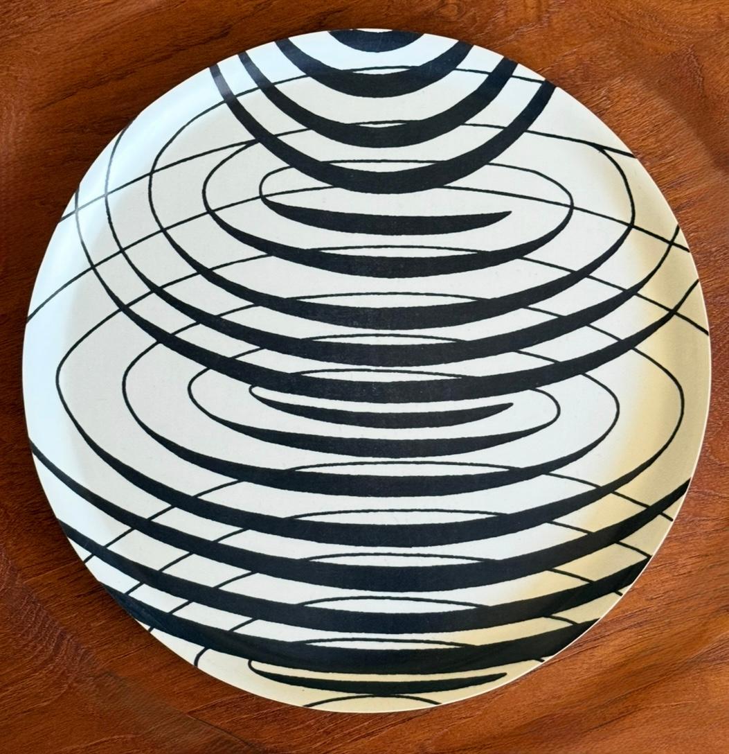 Esta preciosa bandeja de madera laminada de 14,5