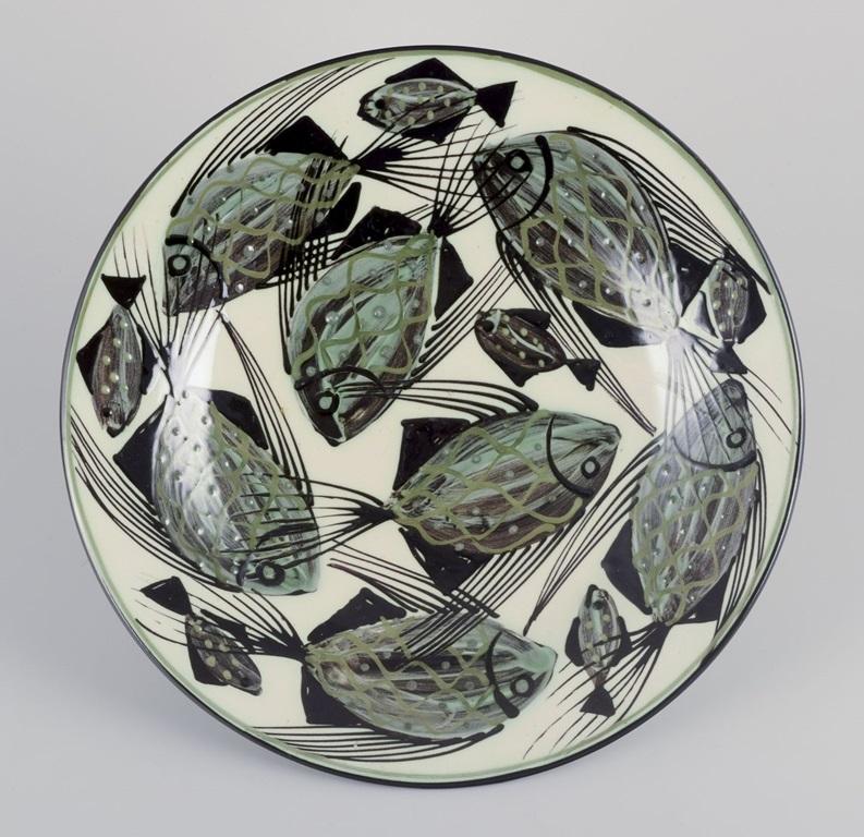 Scandinave moderne Astrid Tjalk for Kähler. Large ceramic dish with a motif of fish. en vente