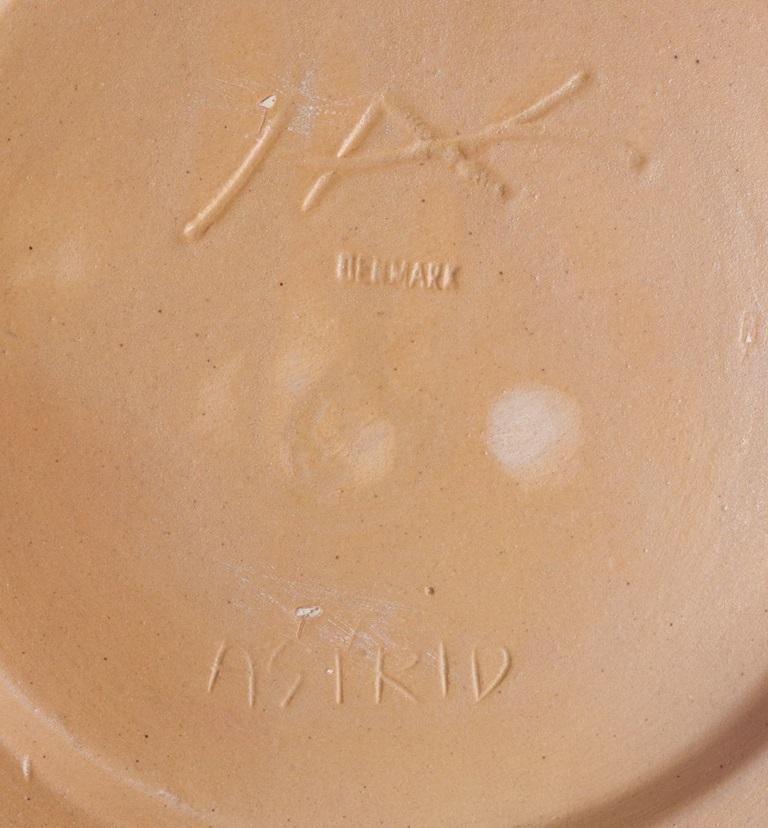 20ième siècle Astrid Tjalk for Kähler. Large ceramic dish with a motif of fish. en vente