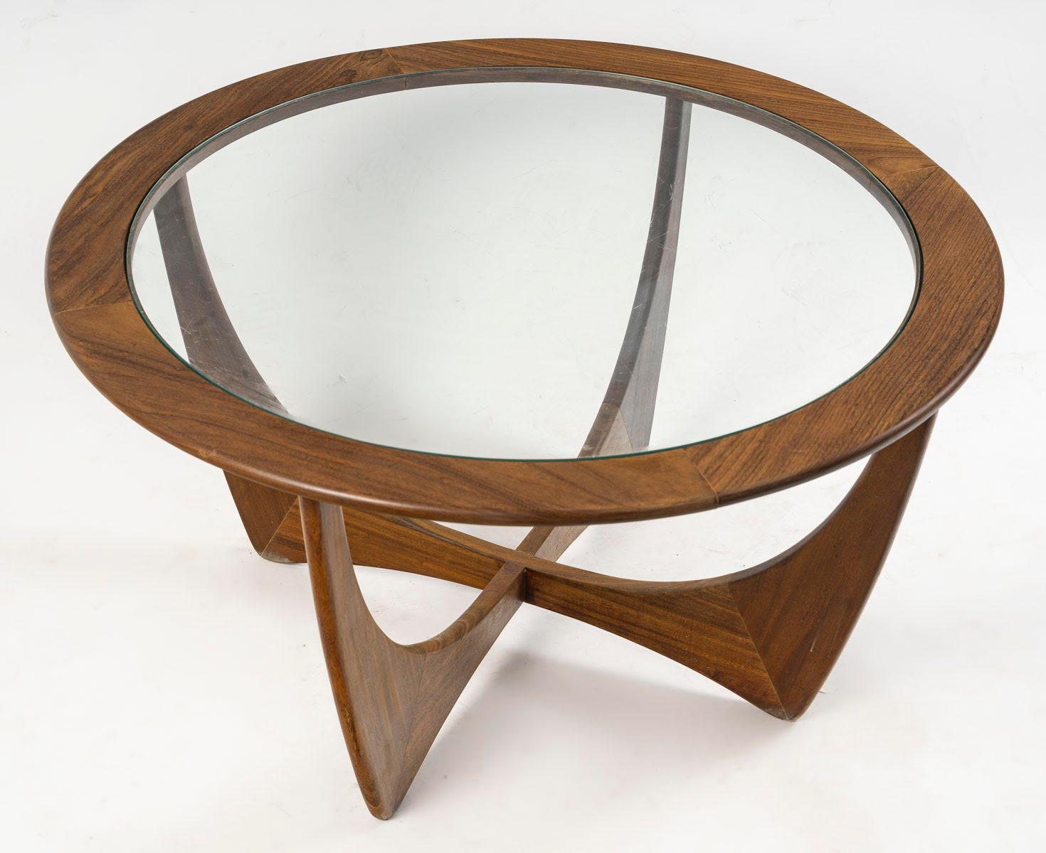 Astro coffee table, 1960, wood and glass top.

Astro model coffee table in wood and glass from the 1960s.
H: 45cm, D: 84cm