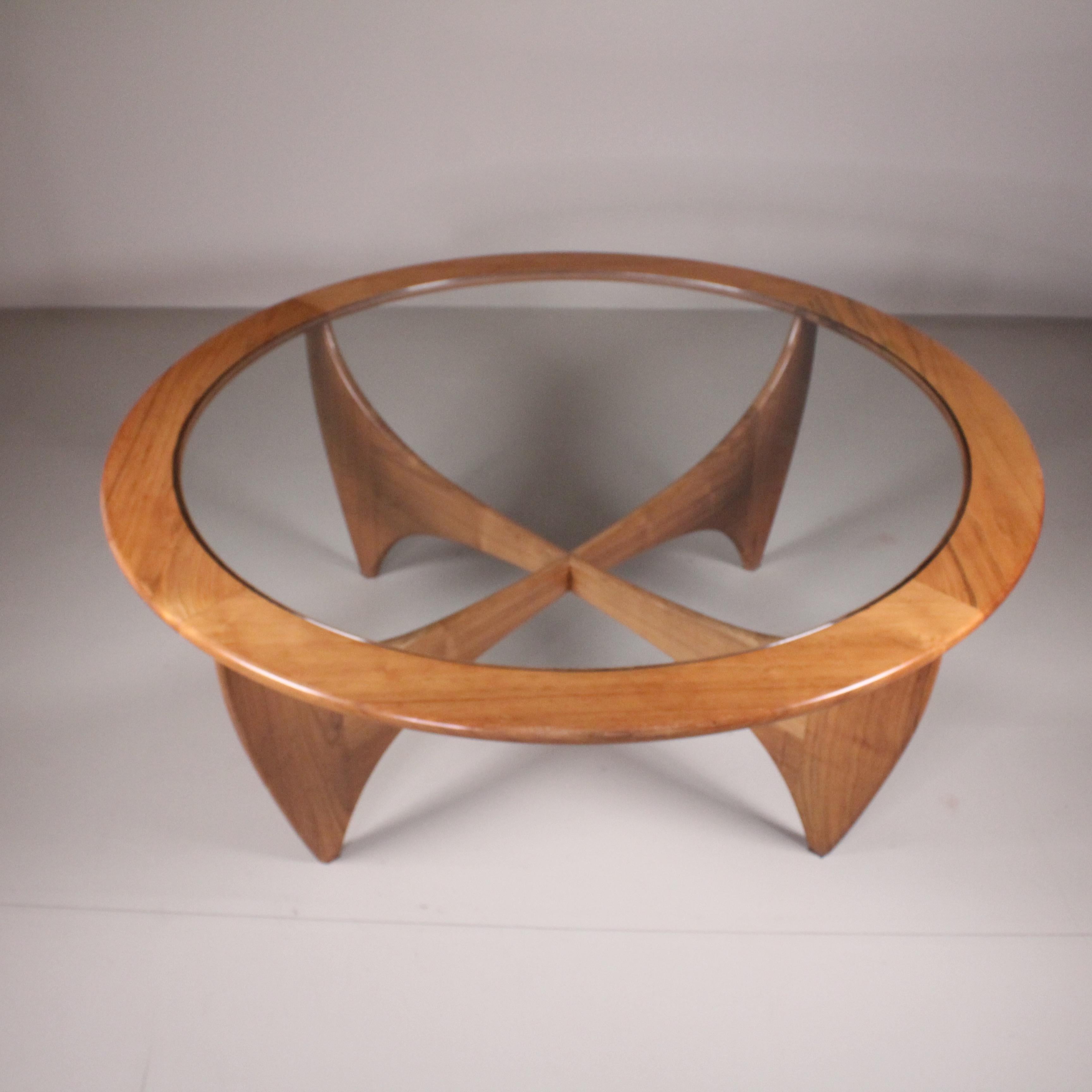 Astro Coffee table by Victor Wilkins, G Plan, 1960s In Good Condition For Sale In Milano, Lombardia