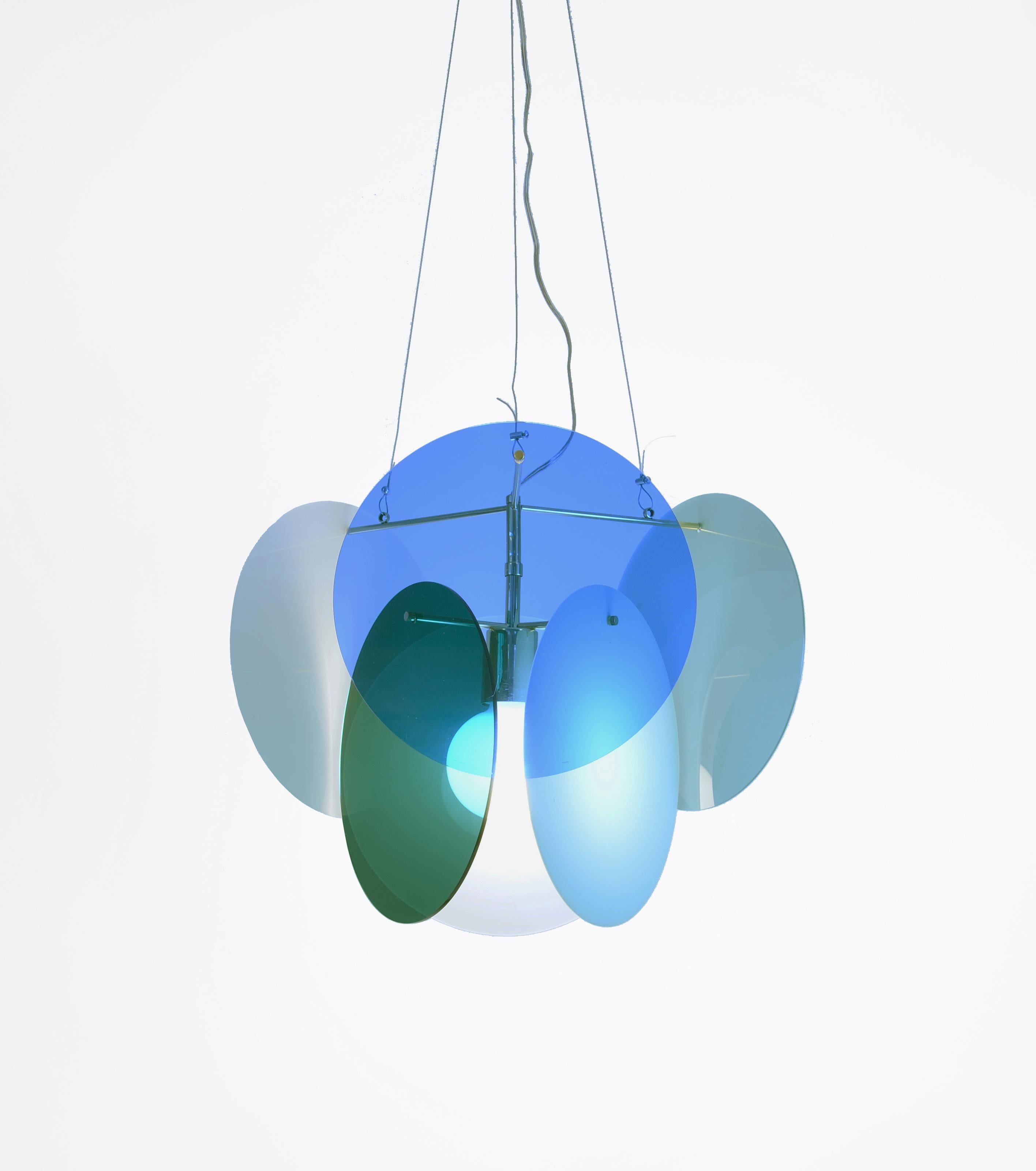 Modern Brazilian contemporary pendant lamp in acrylic & brass For Sale