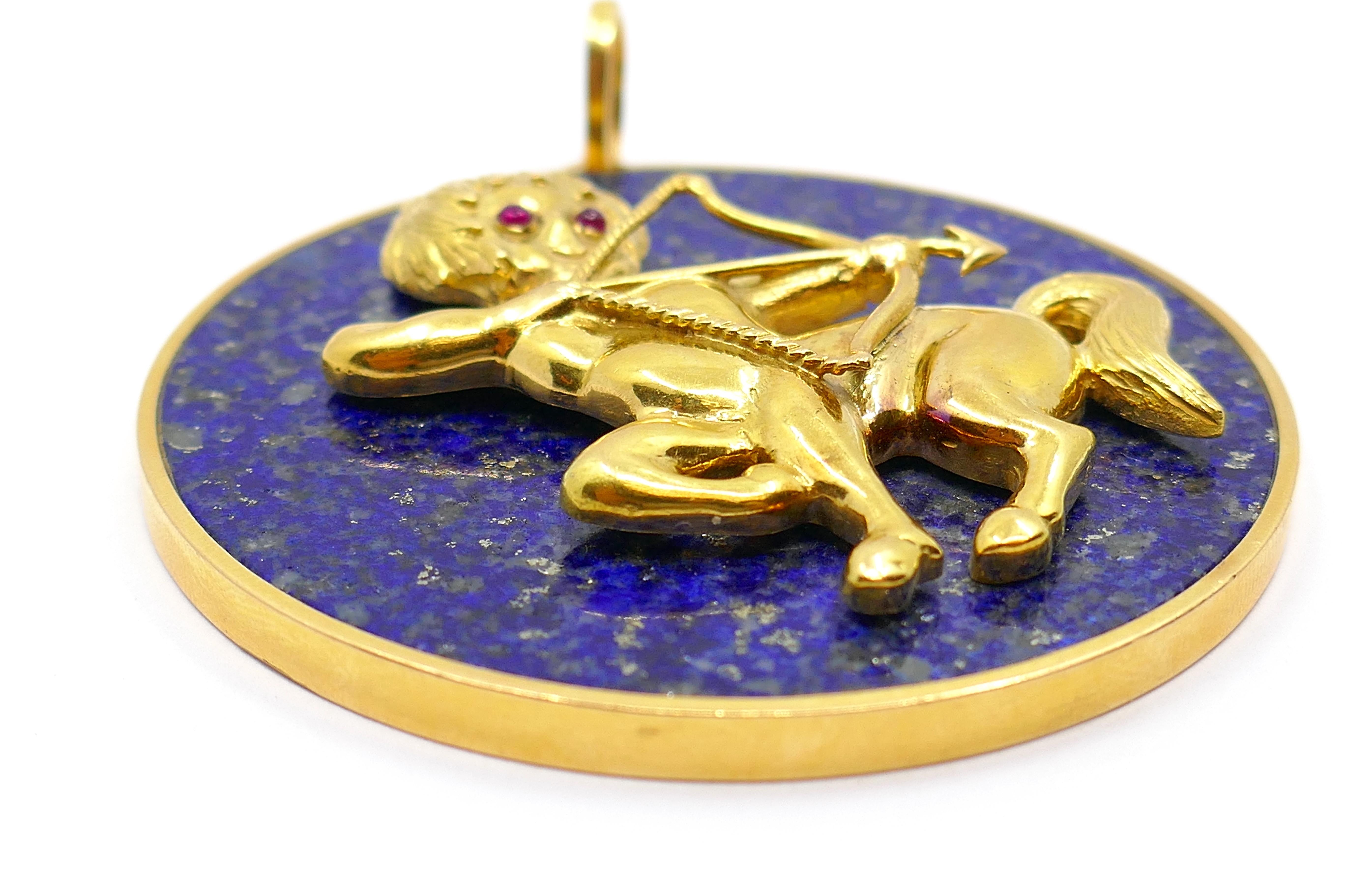 This Sagittarius astrological pendant is a unique and timeless piece that beautifully marries astrology with artistry. Crafted in the 1970s in France, it holds a sense of history and charm. Made from 18K gold, lapis lazuli, and cabochon rubies, it