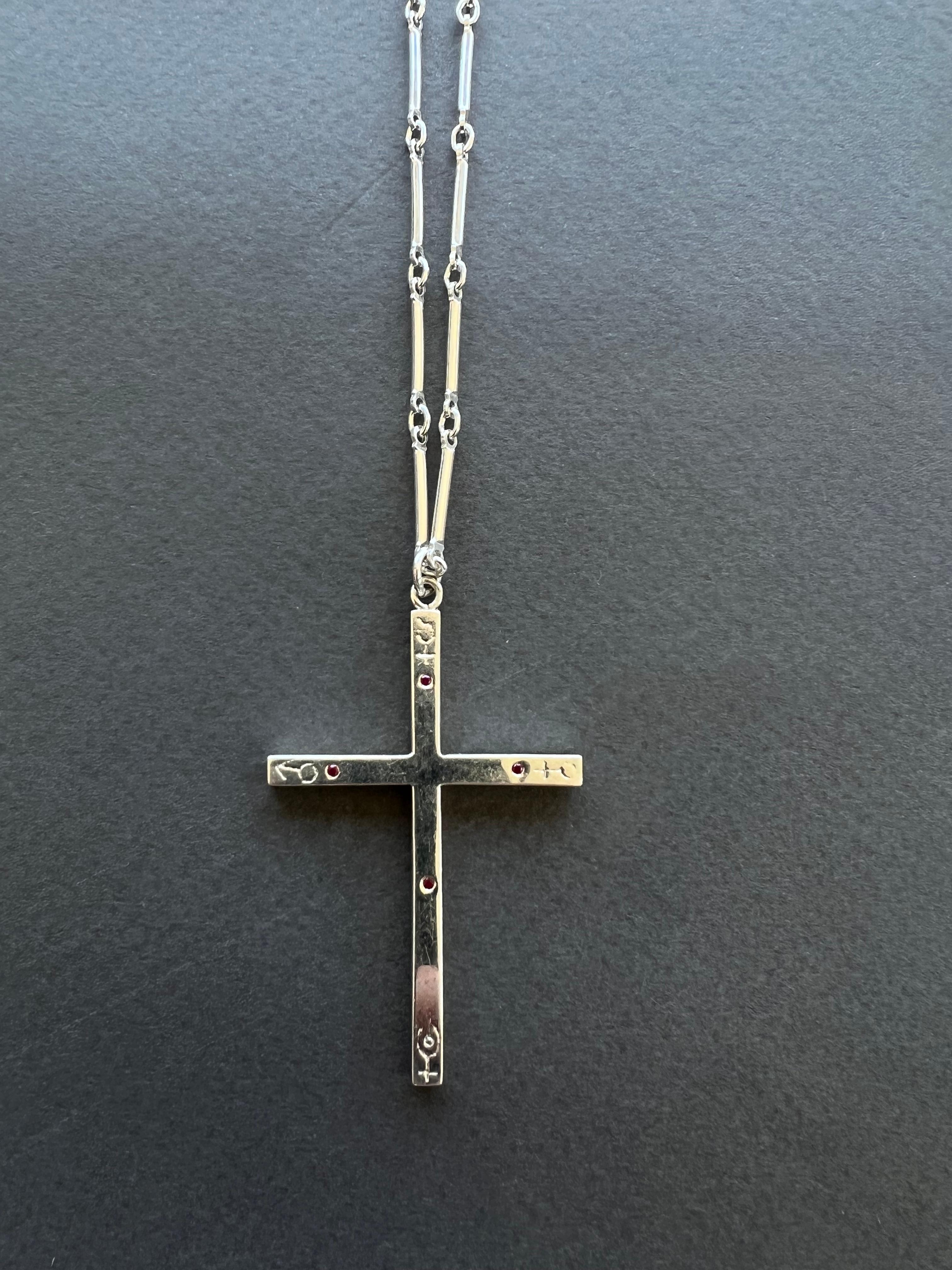Collier croix en argent sterling avec symboles de l'horlogerie et de la Vénus en Pluto et Mercure Neuf - En vente à Los Angeles, CA