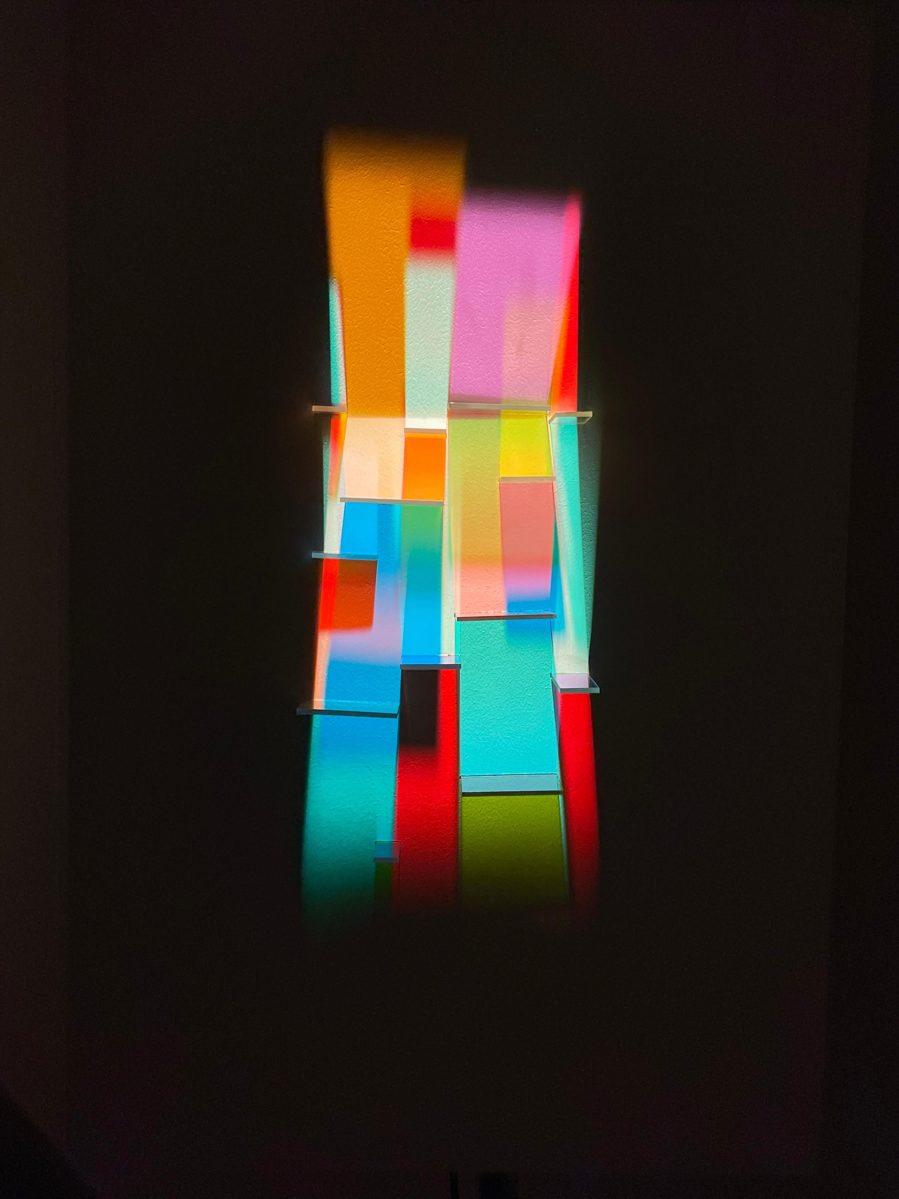 „Color Bar“ Mixed Media-Leuchte Installation 36 x 24 Zoll von astrothebaptist