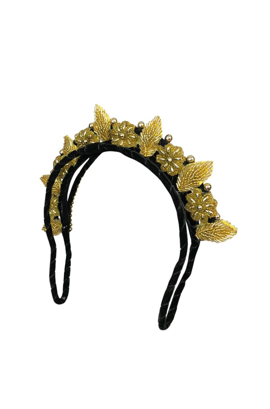 This is the second collection of headpieces, designed and made by hand by the talented Lucia Echavarría of the Magnetic Midnight label. Both this collection and the first that we did together draws its inspiration from some of the most famous