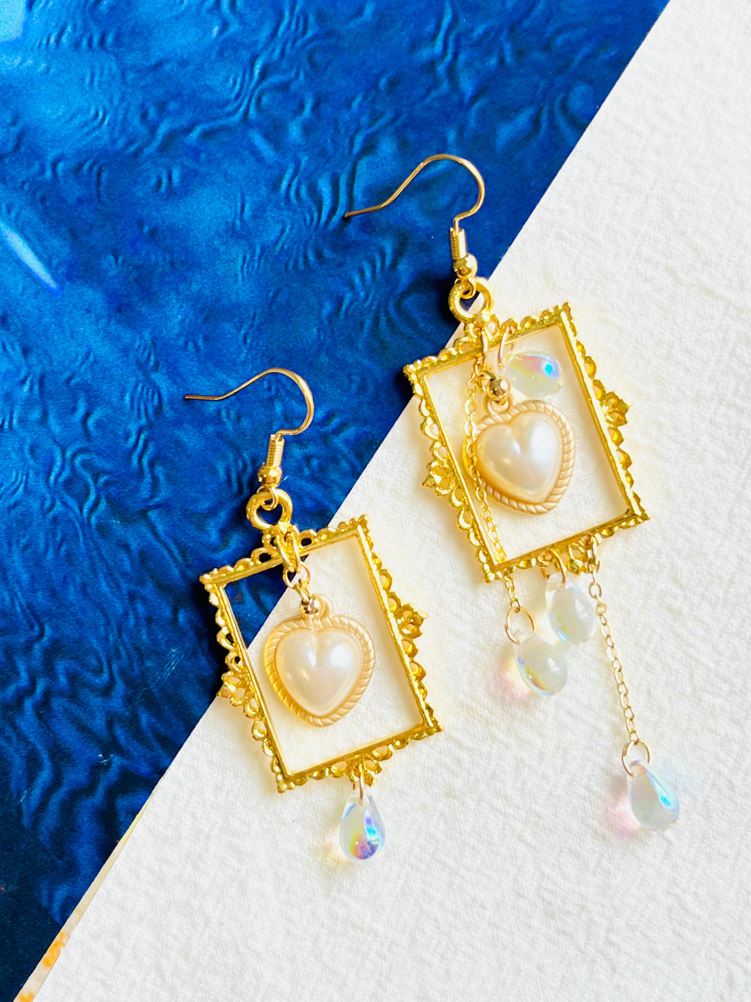 Asymmetric Baroque Tassel Rectangle Frame Heart Pearl Tear Drop Pierced Earrings, Gold Tone, Swarovski Element

100% handmade. Excellent gift for lady. Very high cost and quality.

Material: Alloy, Faux pearls.

Size: 7.8*2.6 cm, 6.7*2.6