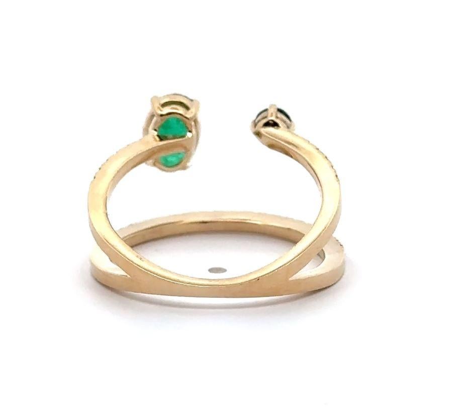 Anello moda in oro giallo 14K con diamante, zaffiro e smeraldo - misura 7 in vendita 2
