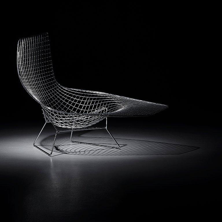 Mid-Century Modern Asymmetric Chaise with Black Cushion by Harry Bertoia for Knoll, USA.