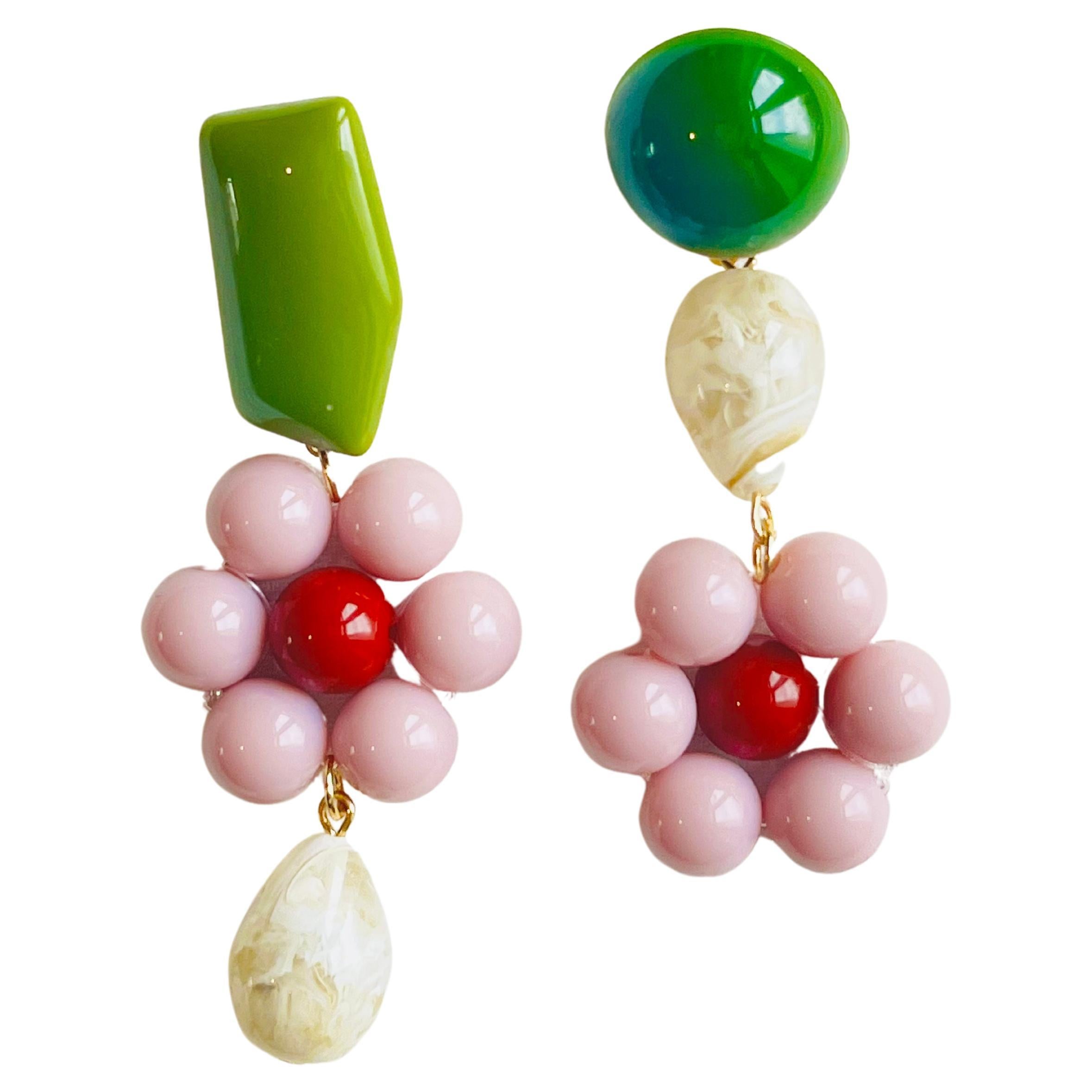 Orecchini asimmetrici a goccia con perno in polvere, fiore viola, verde e beige, Swarovski Element

Costo molto elevato e alta qualità. 100% fatto a mano. Ottimo regalo per la signora.

Materiale: Lega, resina.

Dimensioni: 6,9 cm.

Peso: 8,2 g.

_